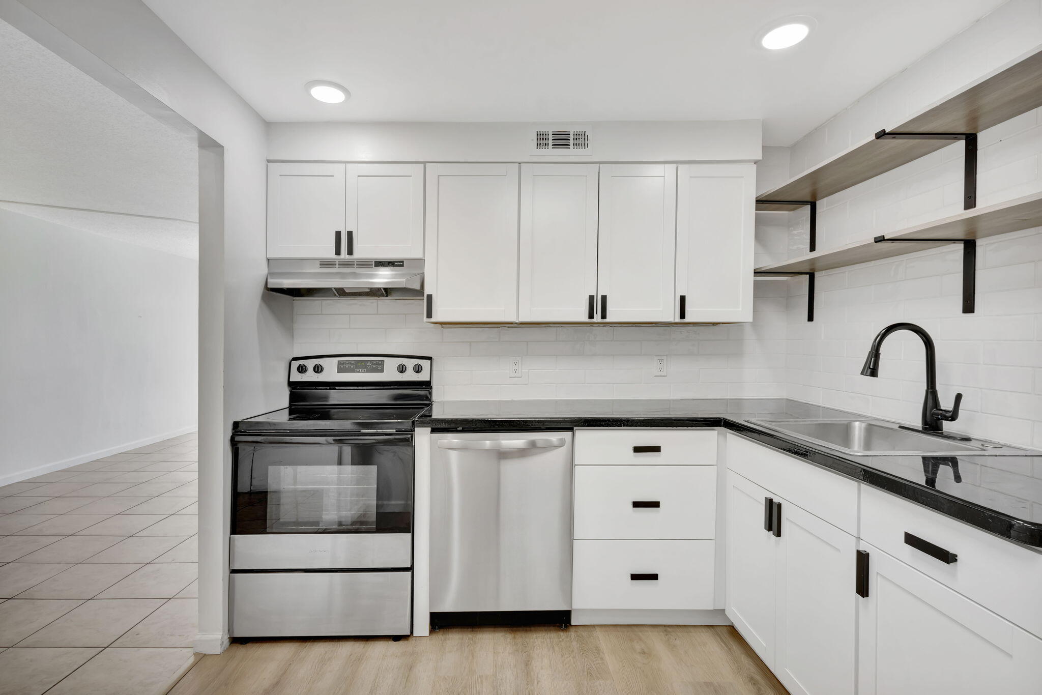 BREAKWATERS OF THE PALM BEACHES CONDO - Residential