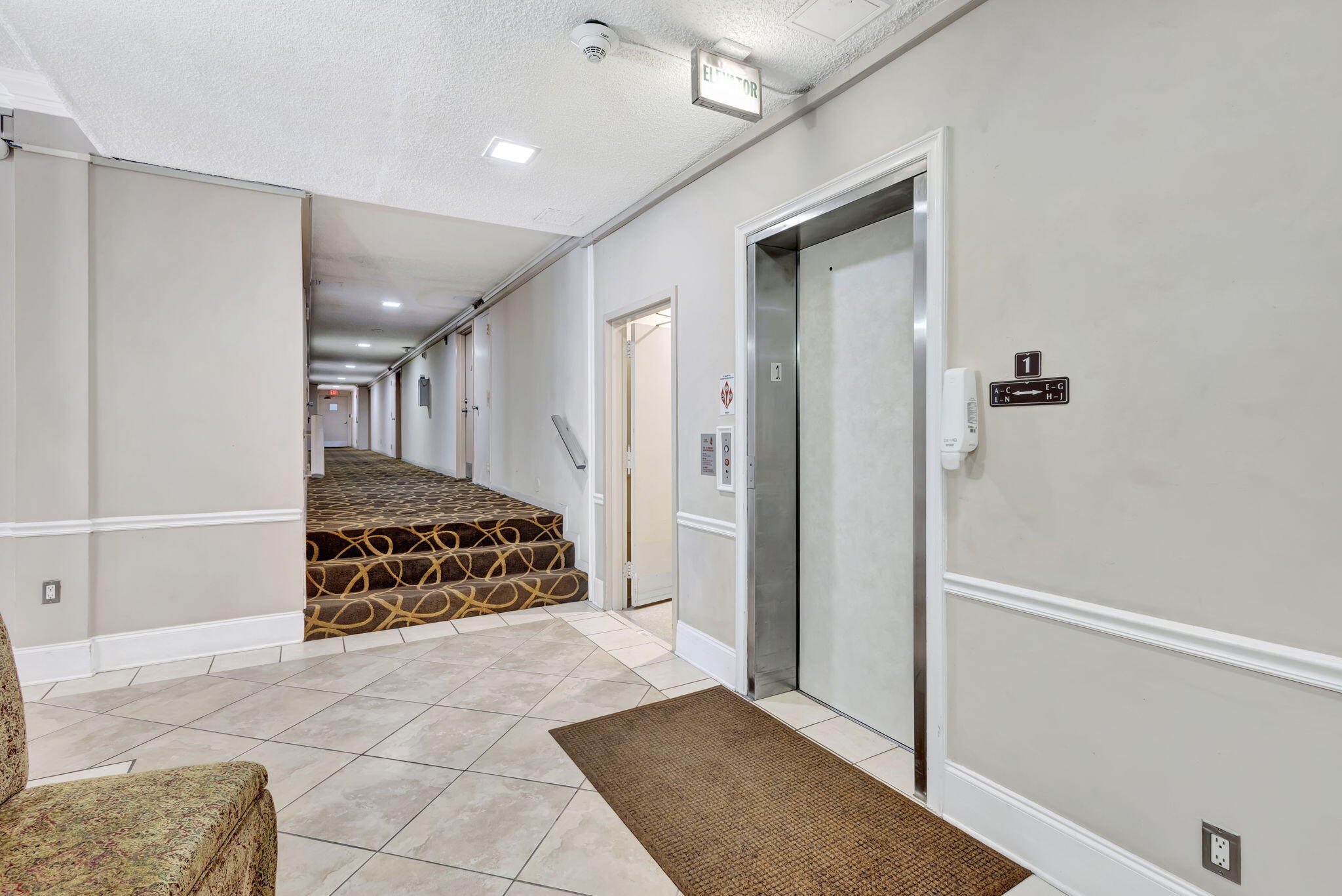 BREAKWATERS OF THE PALM BEACHES CONDO - Residential