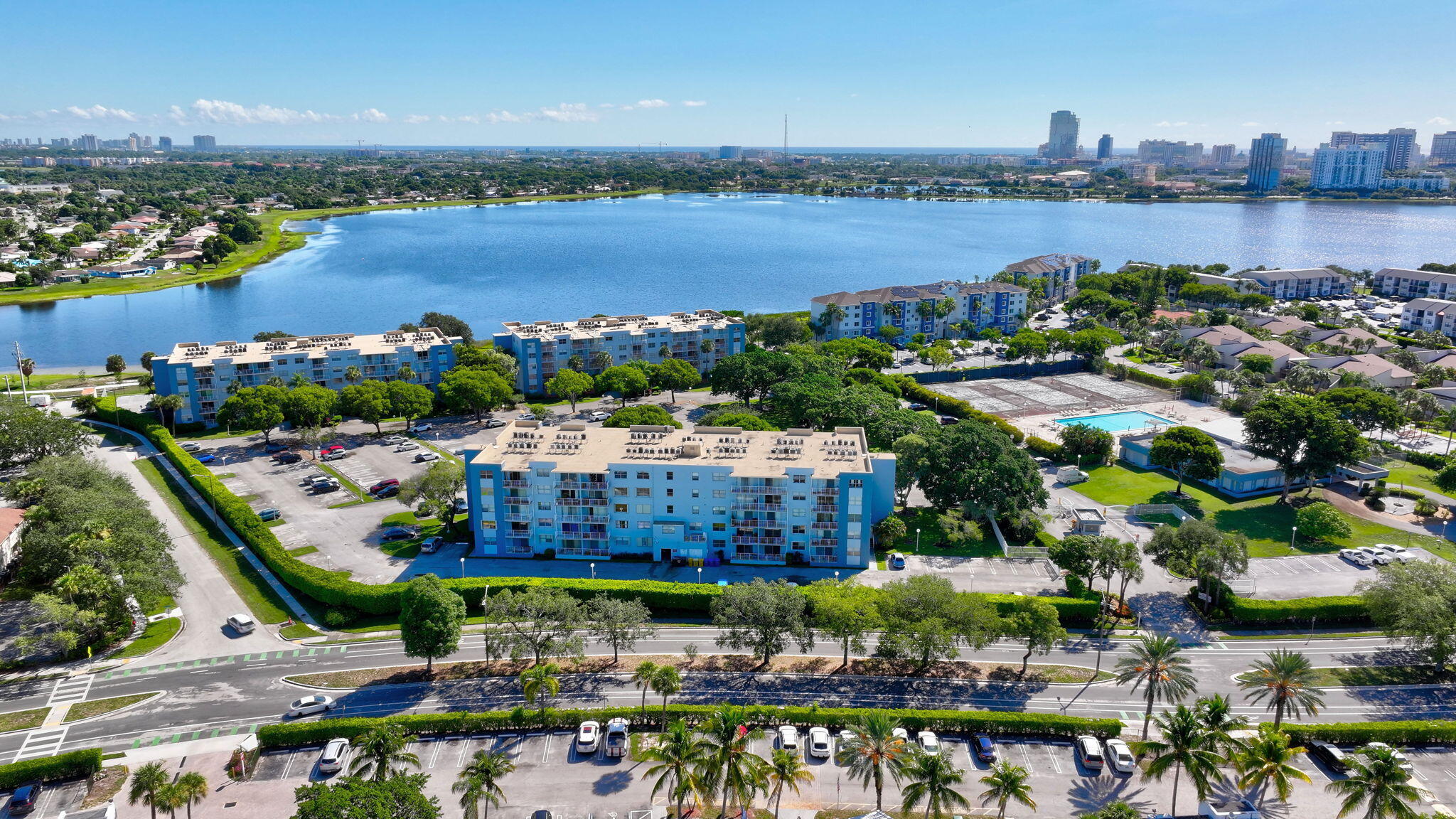 BREAKWATERS OF THE PALM BEACHES CONDO - Residential