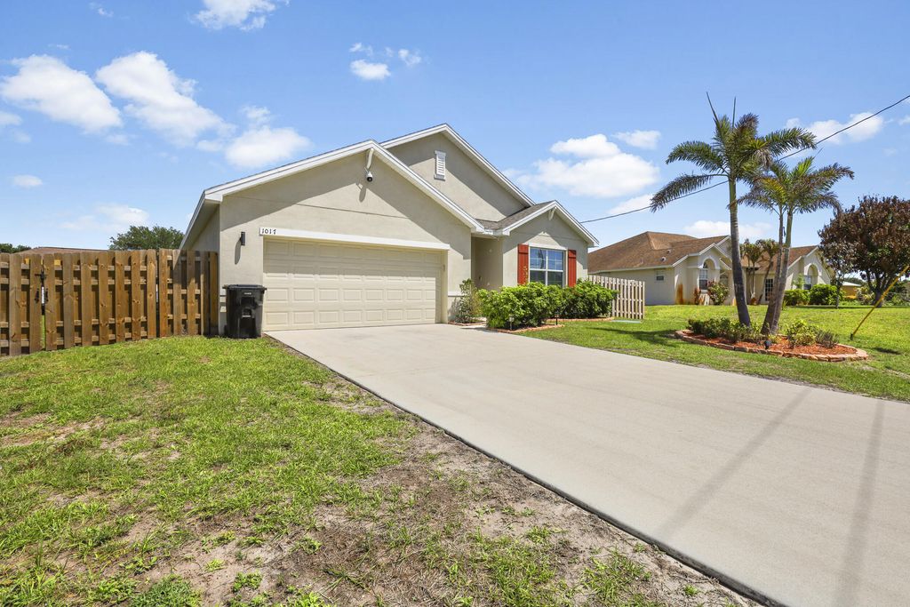 Photo of 1017 SW Kant Avenue, Port Saint Lucie, FL 34953 (MLS # B26022461)