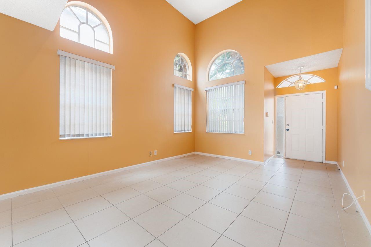4708 NW 115th Ter