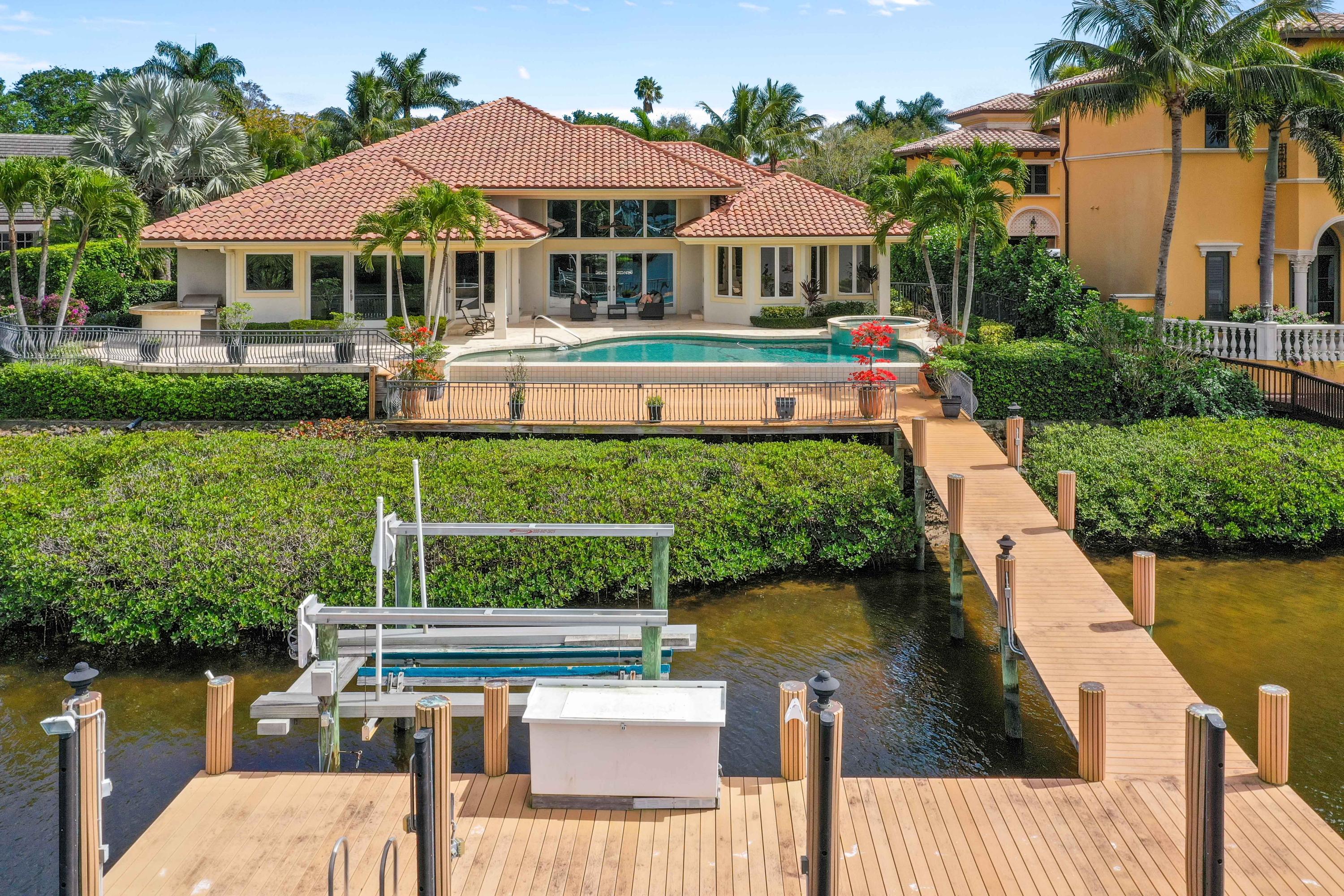 ADMIRALS COVE - Residential