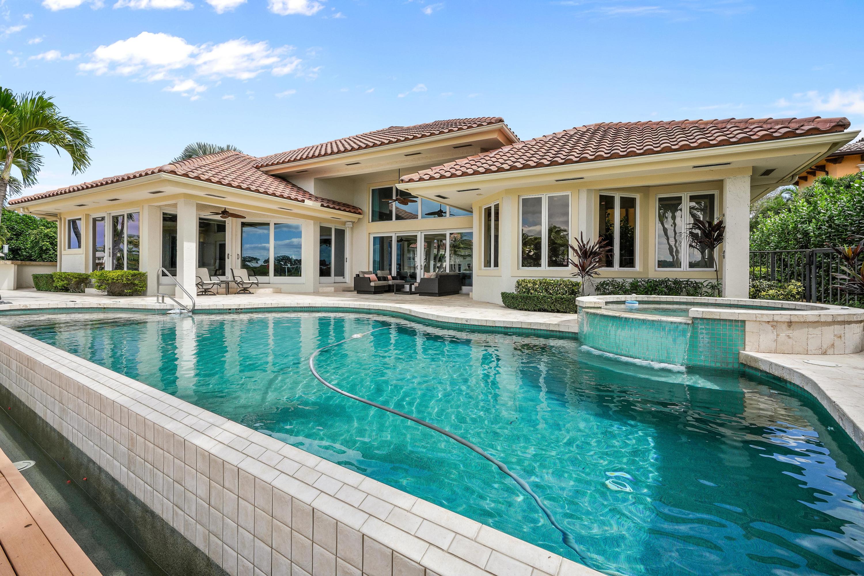 ADMIRALS COVE - Residential