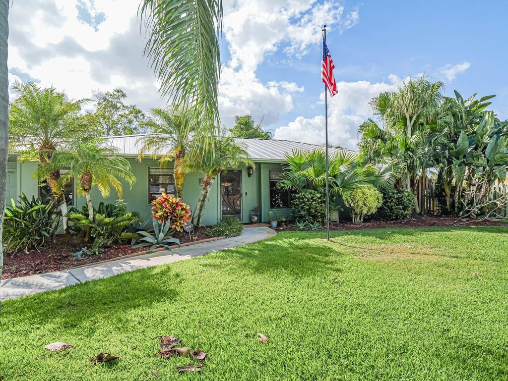 Photo of 2224 SE Meadow Glen, Stuart, FL 34997 (MLS # F10433817)