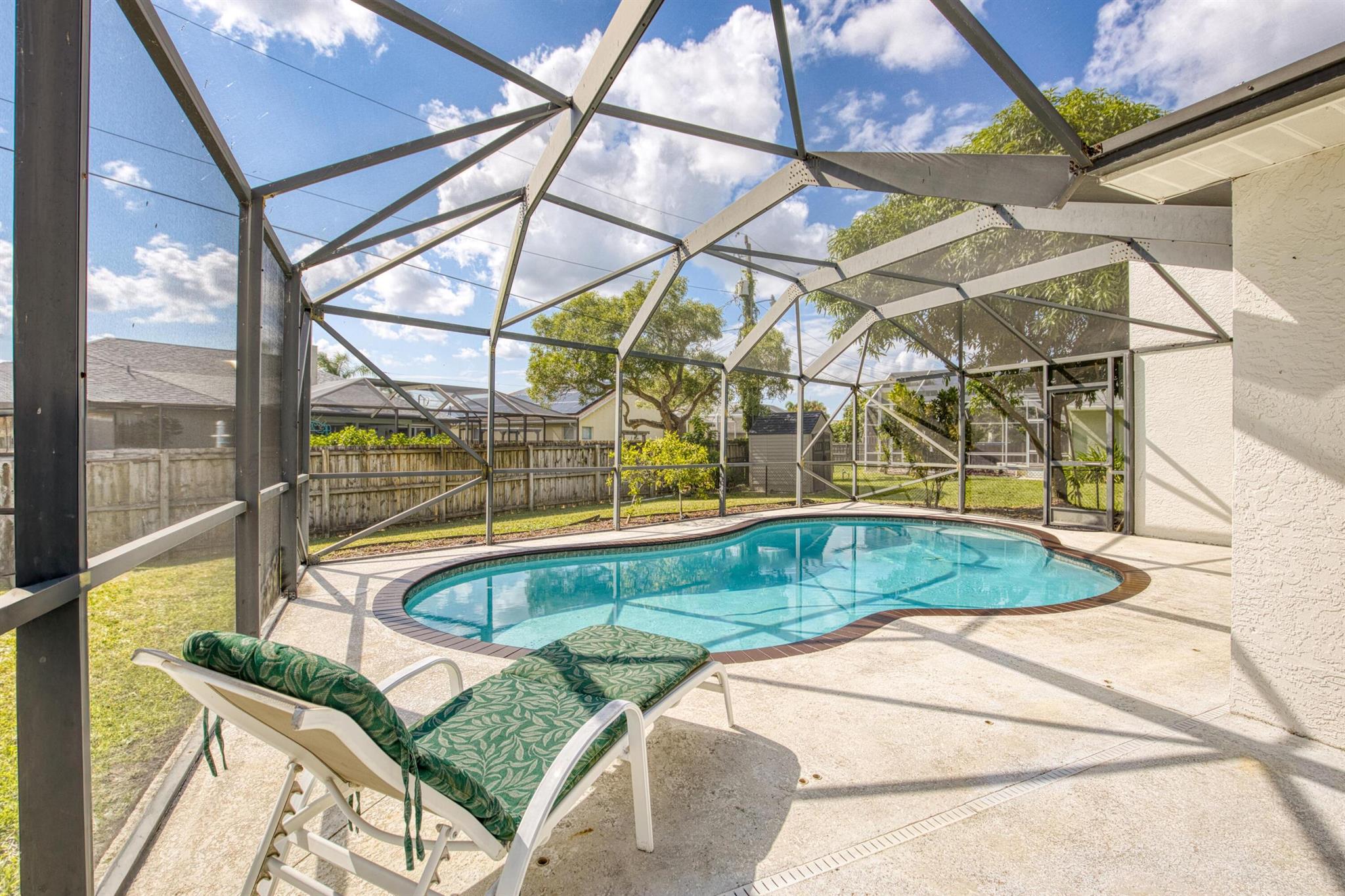 Beautiful pool home located in the heart of Saint James community. Property features the followings: fence yard, pool enclosure, vaulted ceiling, formal living area, family room, split floor plan. No carpet, skylight