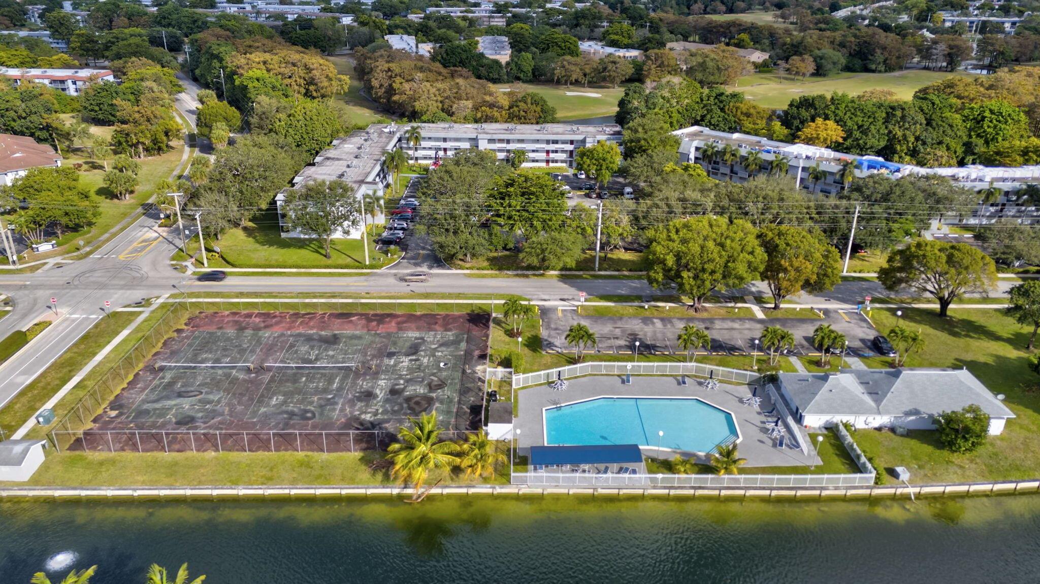 FAIRWAYS OF TAMARAC CONDO - Residential