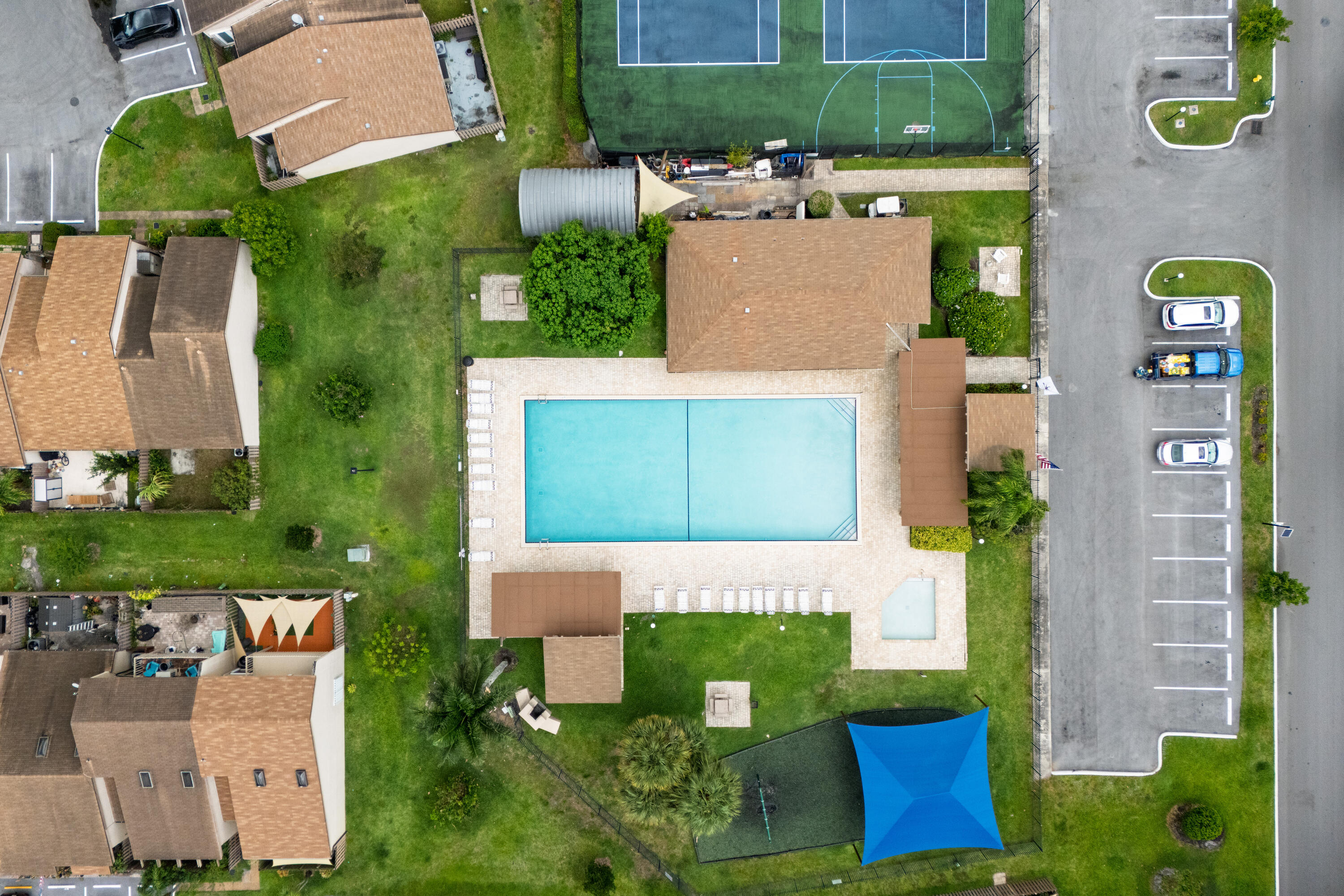 ARROWHEAD GOLF & TENNIS CLUB - Residential
