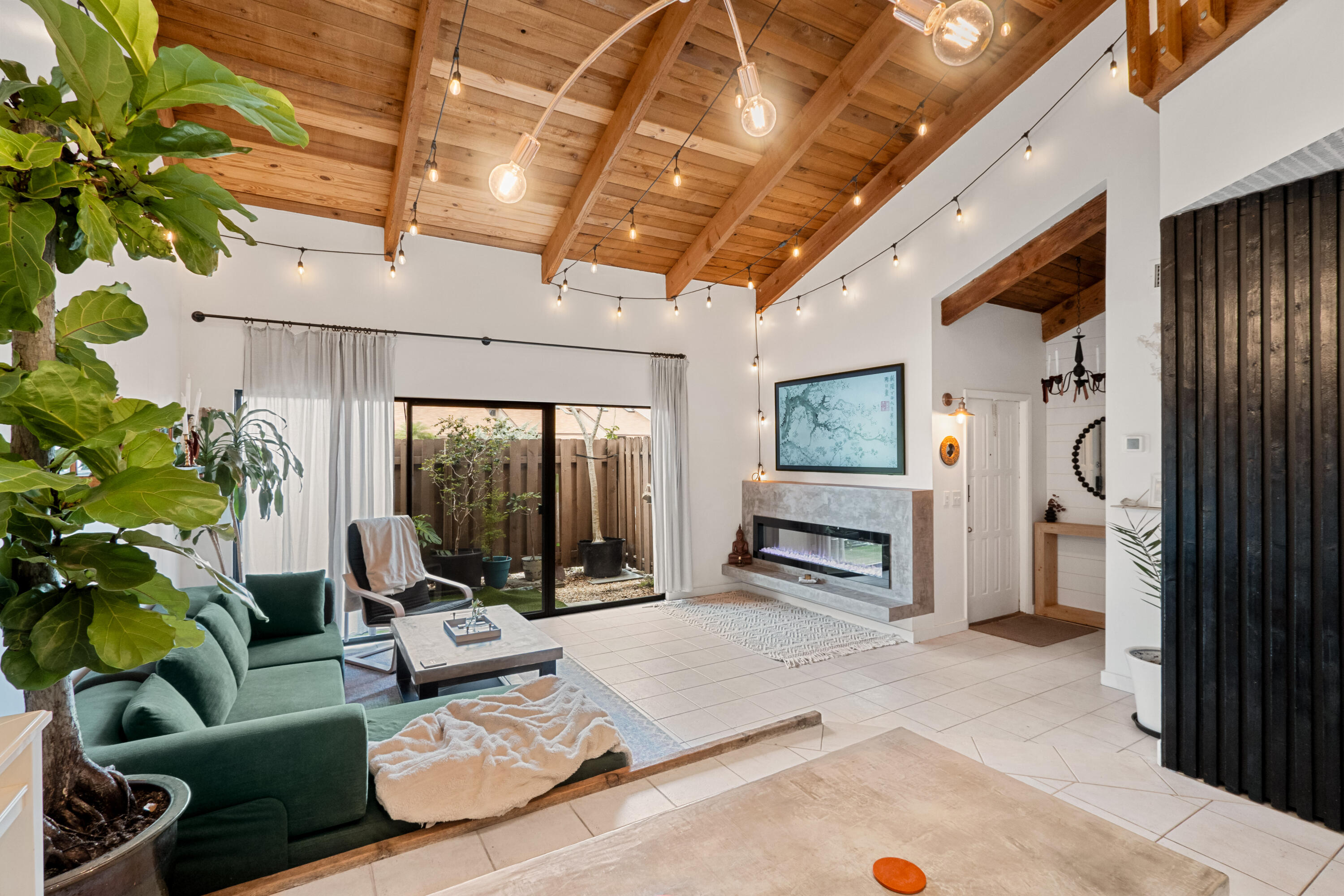 ARROWHEAD GOLF & TENNIS CLUB - Residential