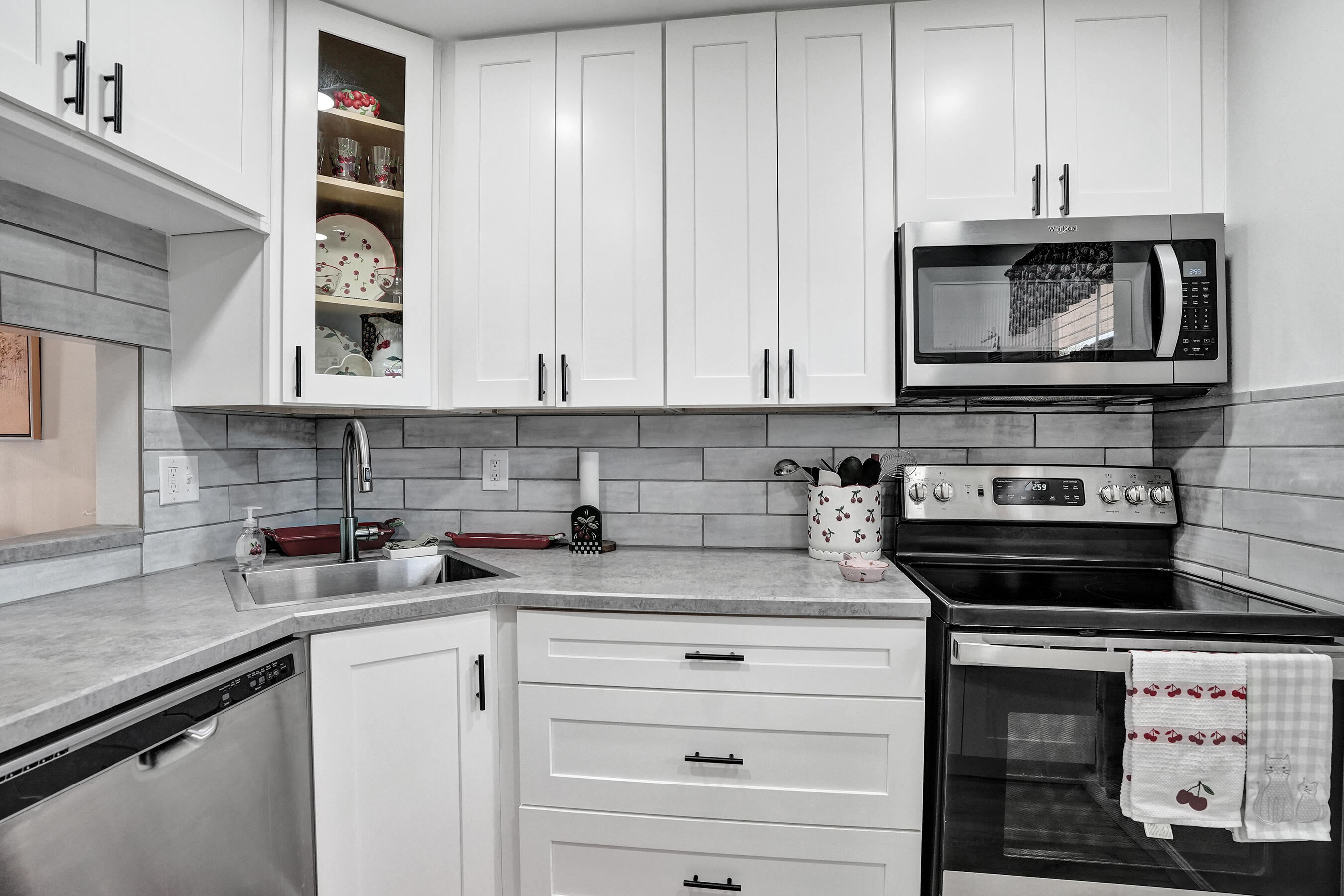 ROKEST CONDOMINIUM APARTMENTS - Residential