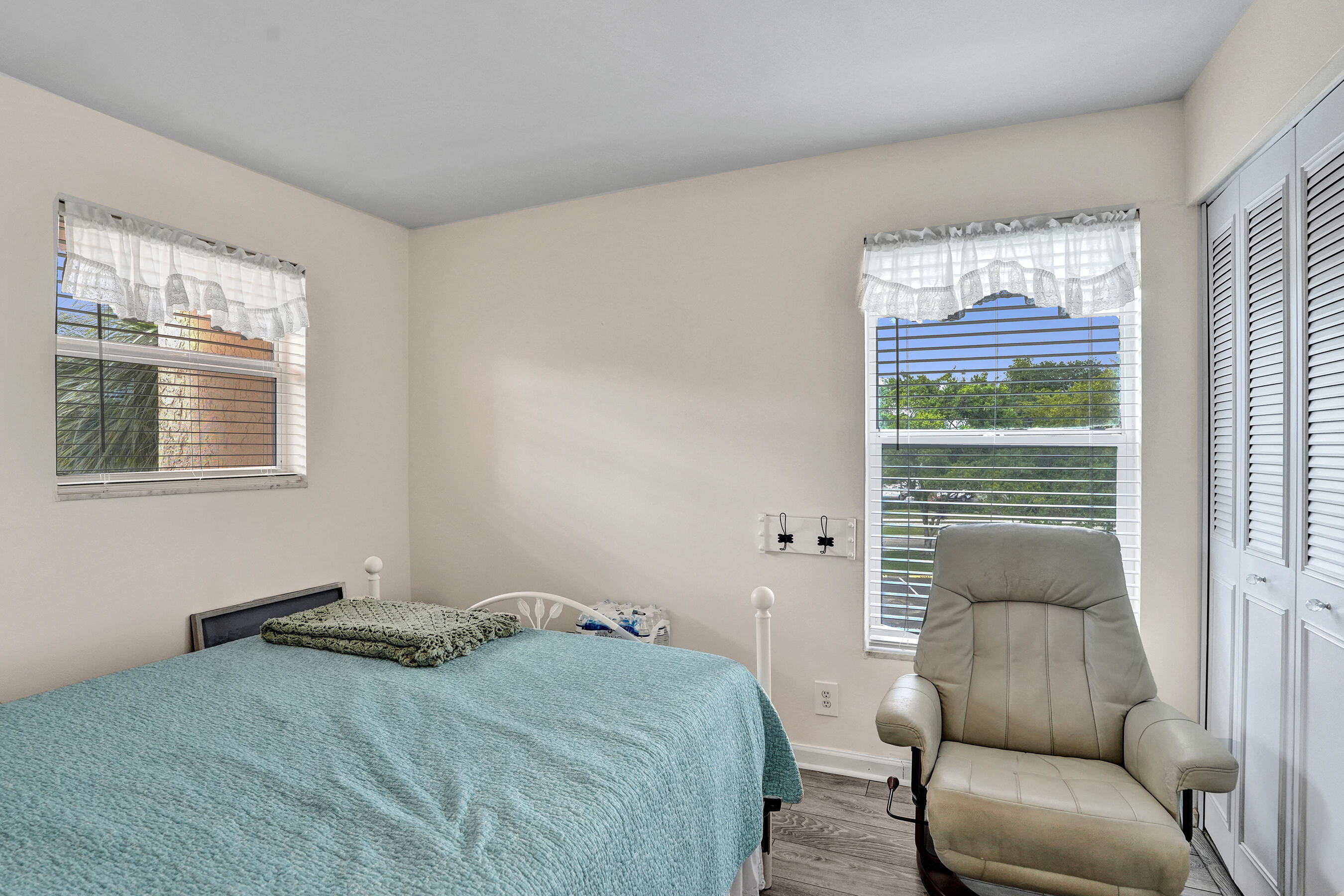 ROKEST CONDOMINIUM APARTMENTS - Residential