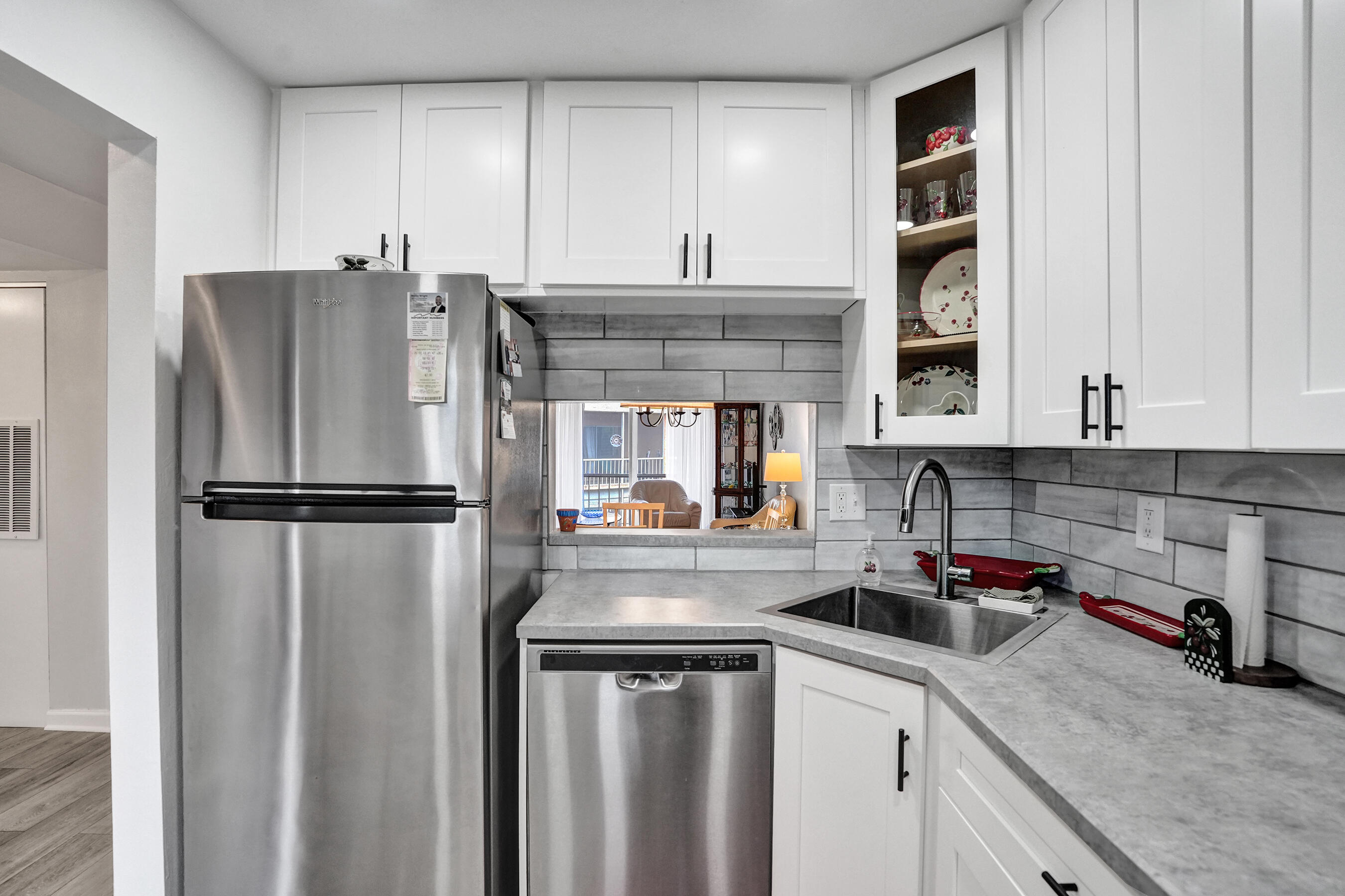 ROKEST CONDOMINIUM APARTMENTS - Residential