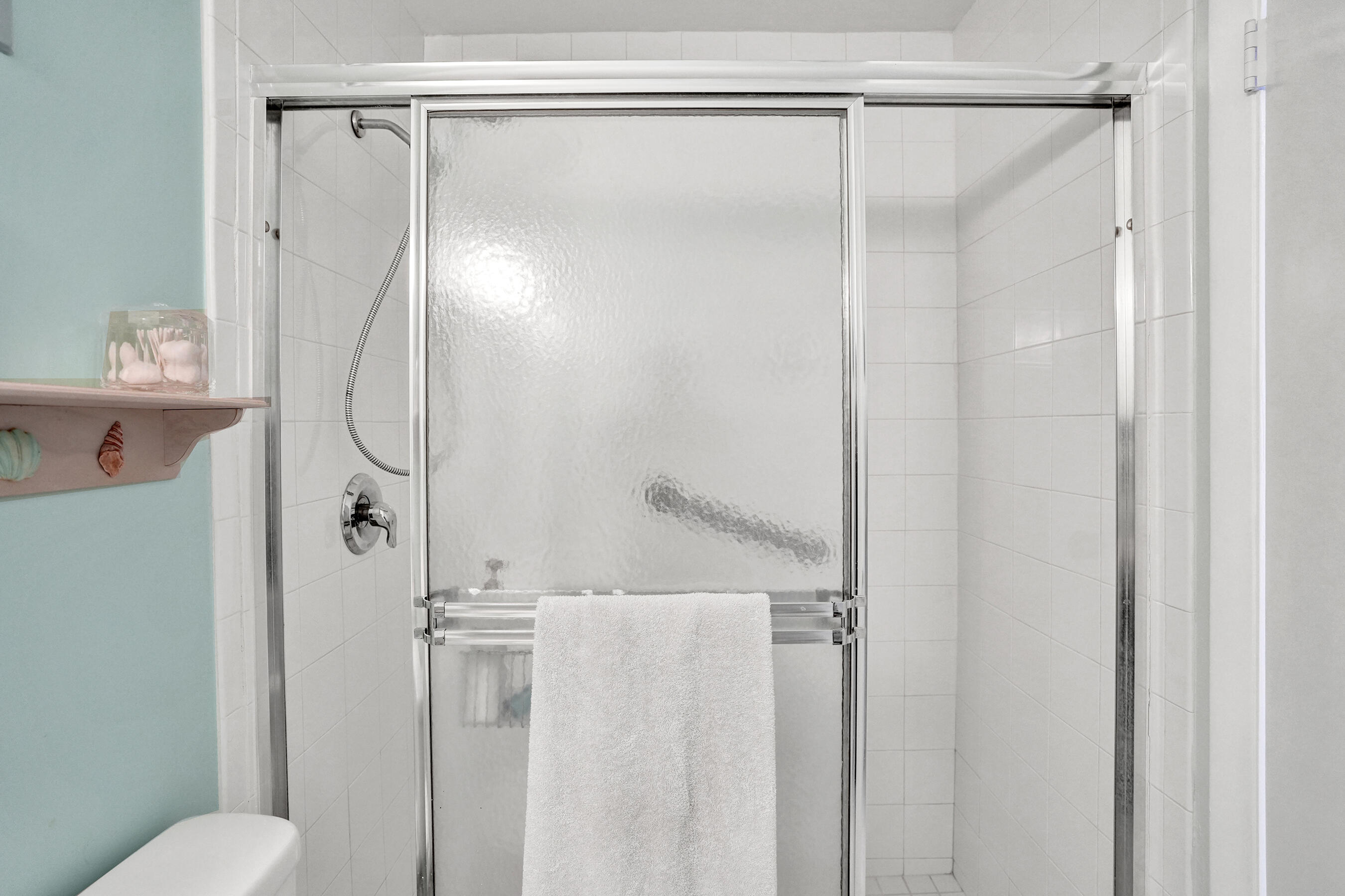 ROKEST CONDOMINIUM APARTMENTS - Residential