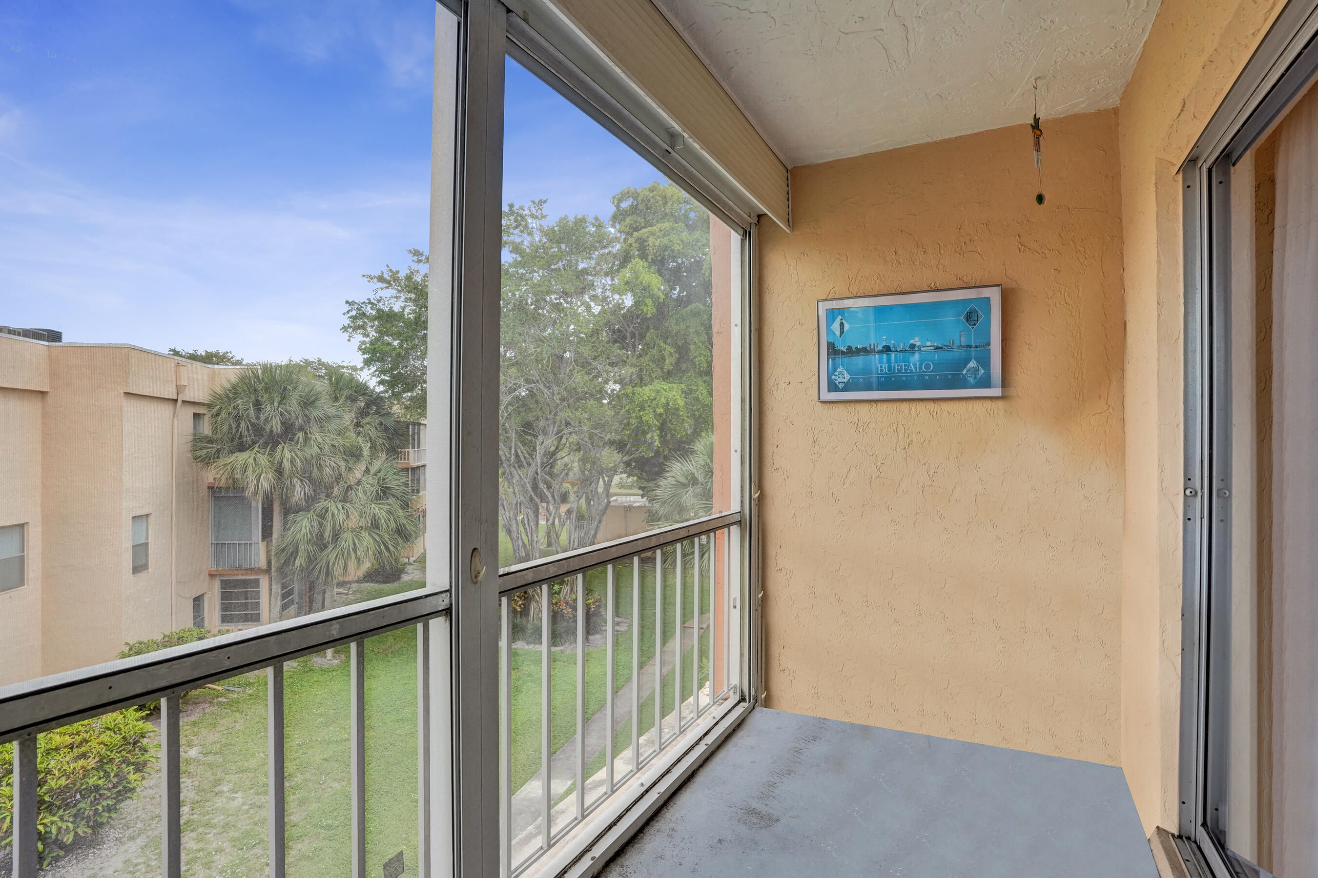 ROKEST CONDOMINIUM APARTMENTS - Residential