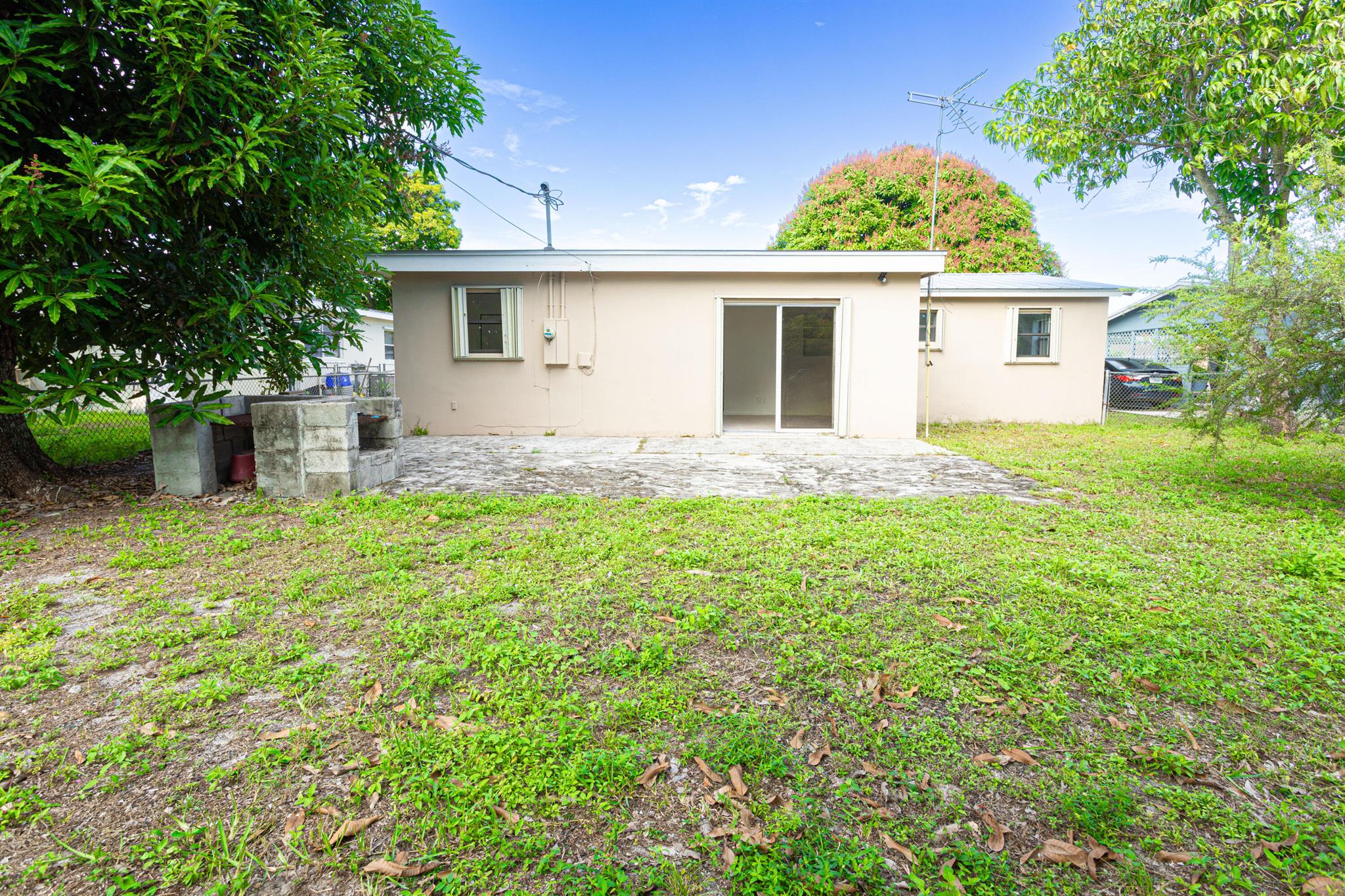 LAKE WORTH HILLS 1ST ADD - Residential