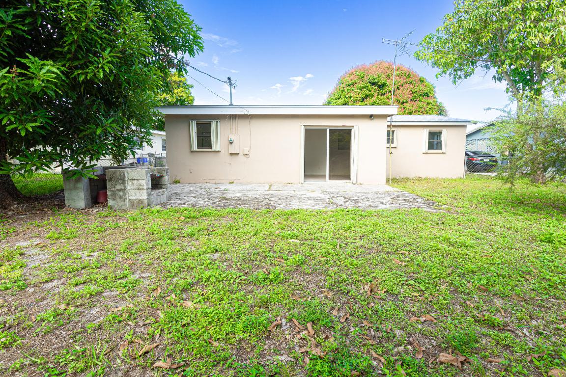 LAKE WORTH HILLS 1ST ADD - Residential