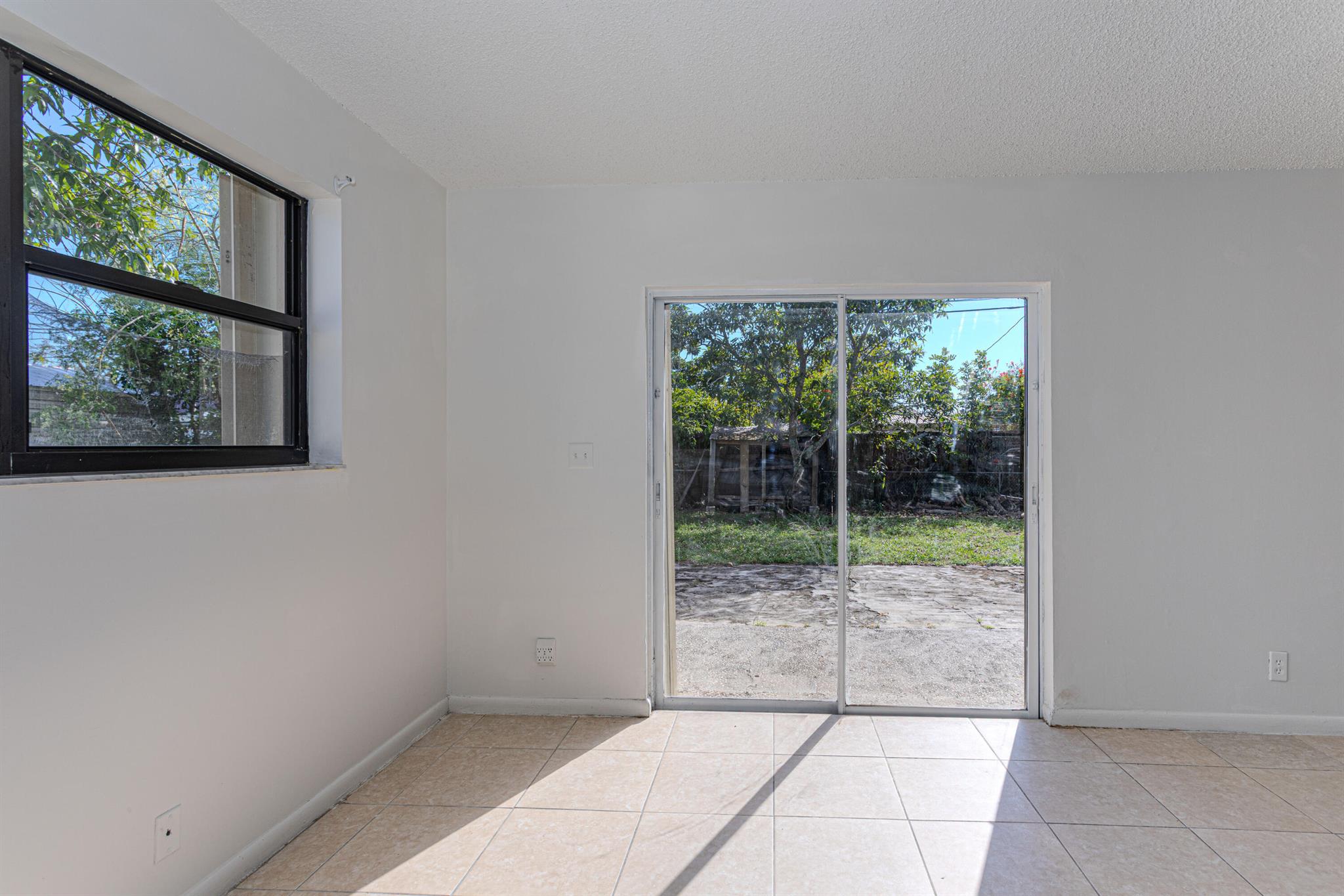 LAKE WORTH HILLS 1ST ADD - Residential