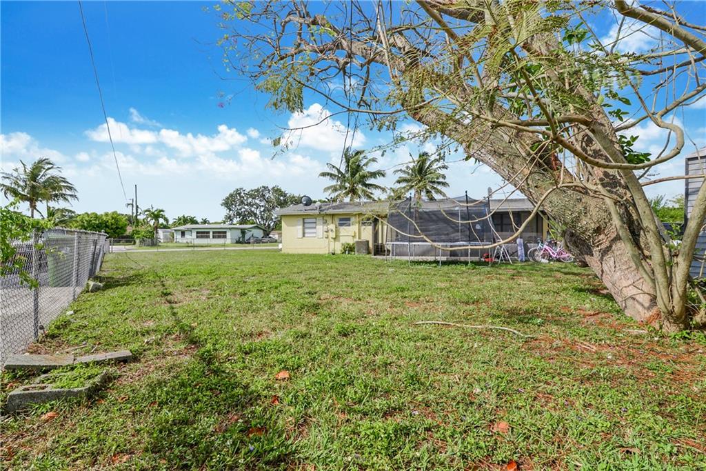 LAUDERDALE VILLAS - Residential