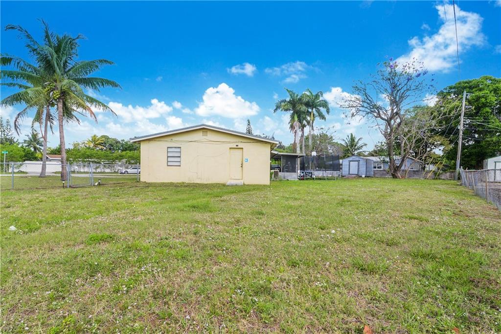 LAUDERDALE VILLAS - Residential