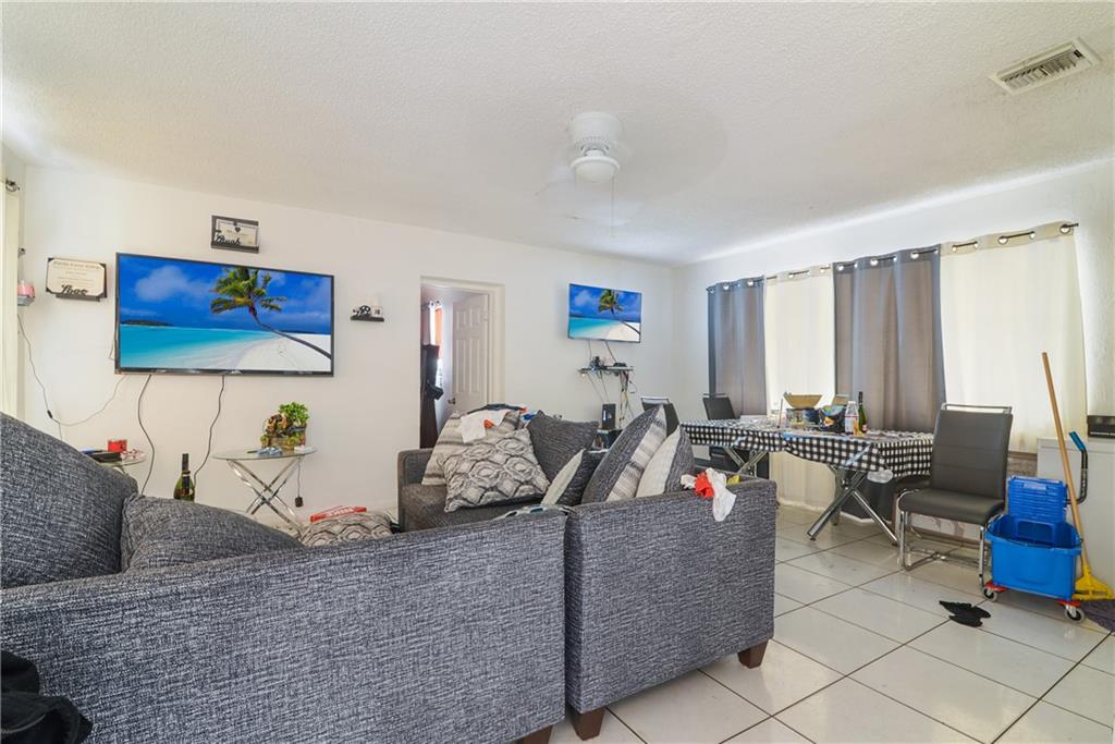 LAUDERDALE VILLAS - Residential