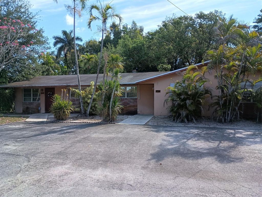 Photo of 4748 SW 66th Terrace, Davie, FL 33314 (MLS # F10496371)