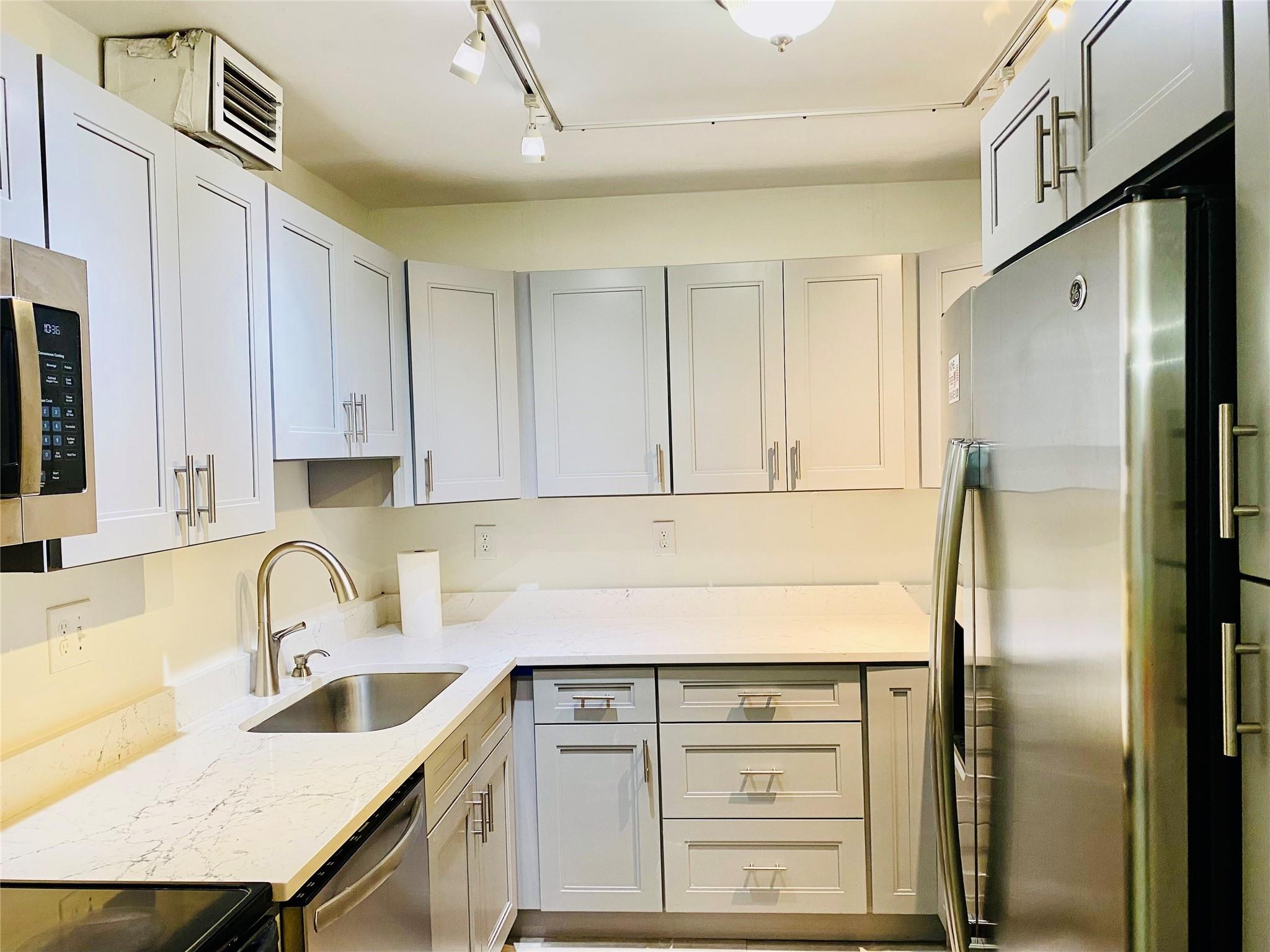 OAKBROOK - Residential