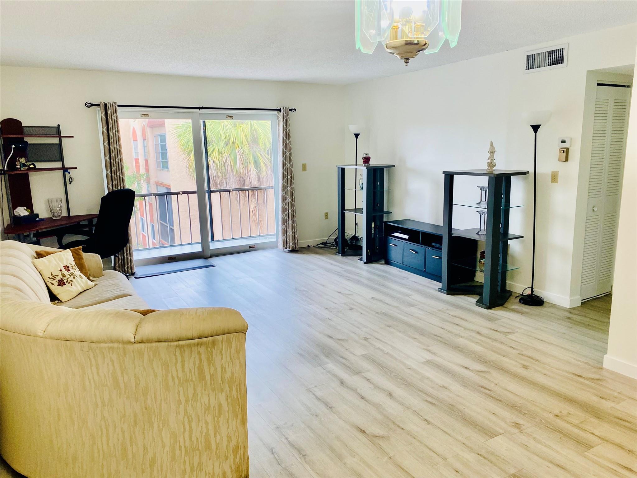 OAKBROOK - Residential