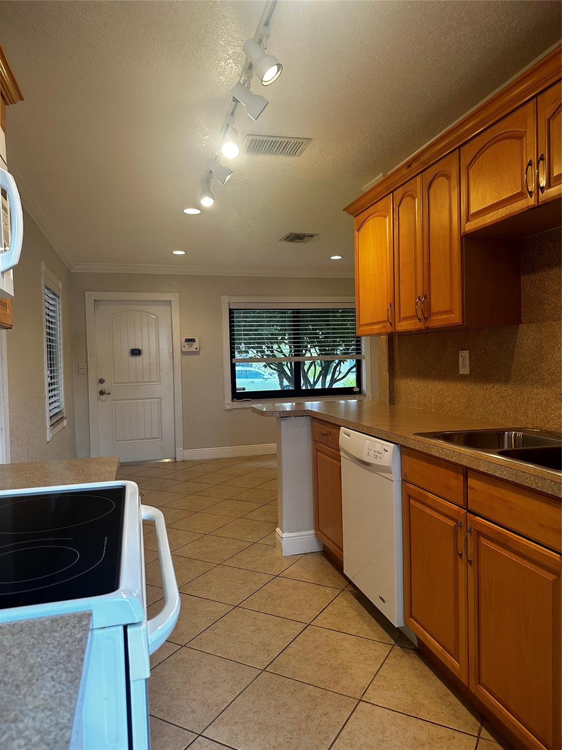 Collier Manor 5th Add 40- - Residential