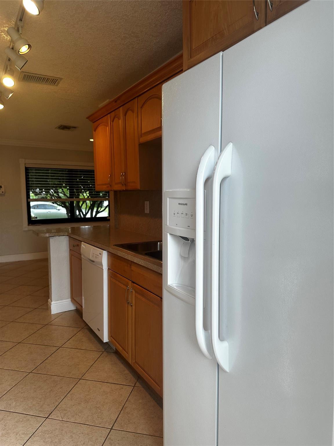 Collier Manor 5th Add 40- - Residential