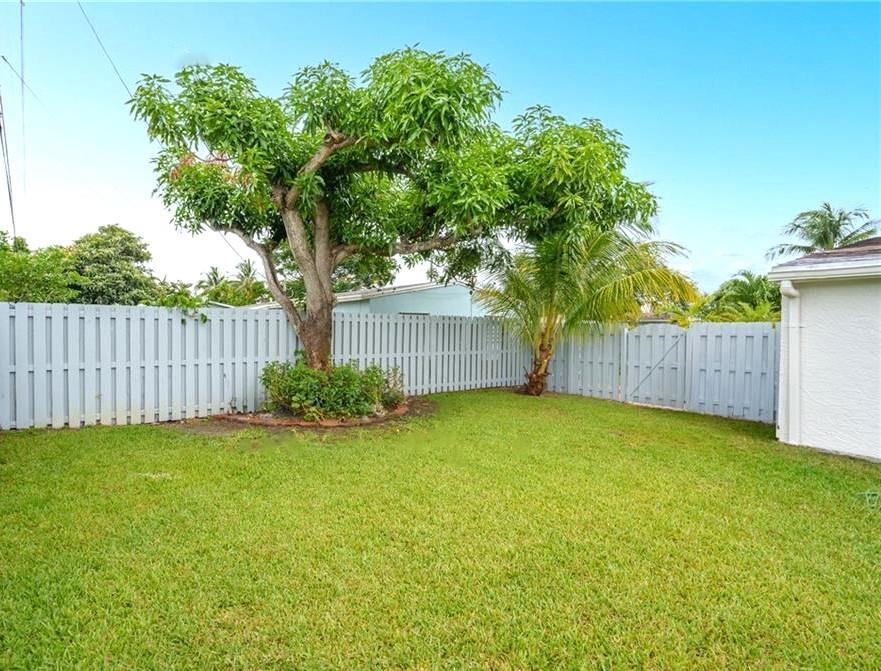 Collier Manor 5th Add 40- - Residential