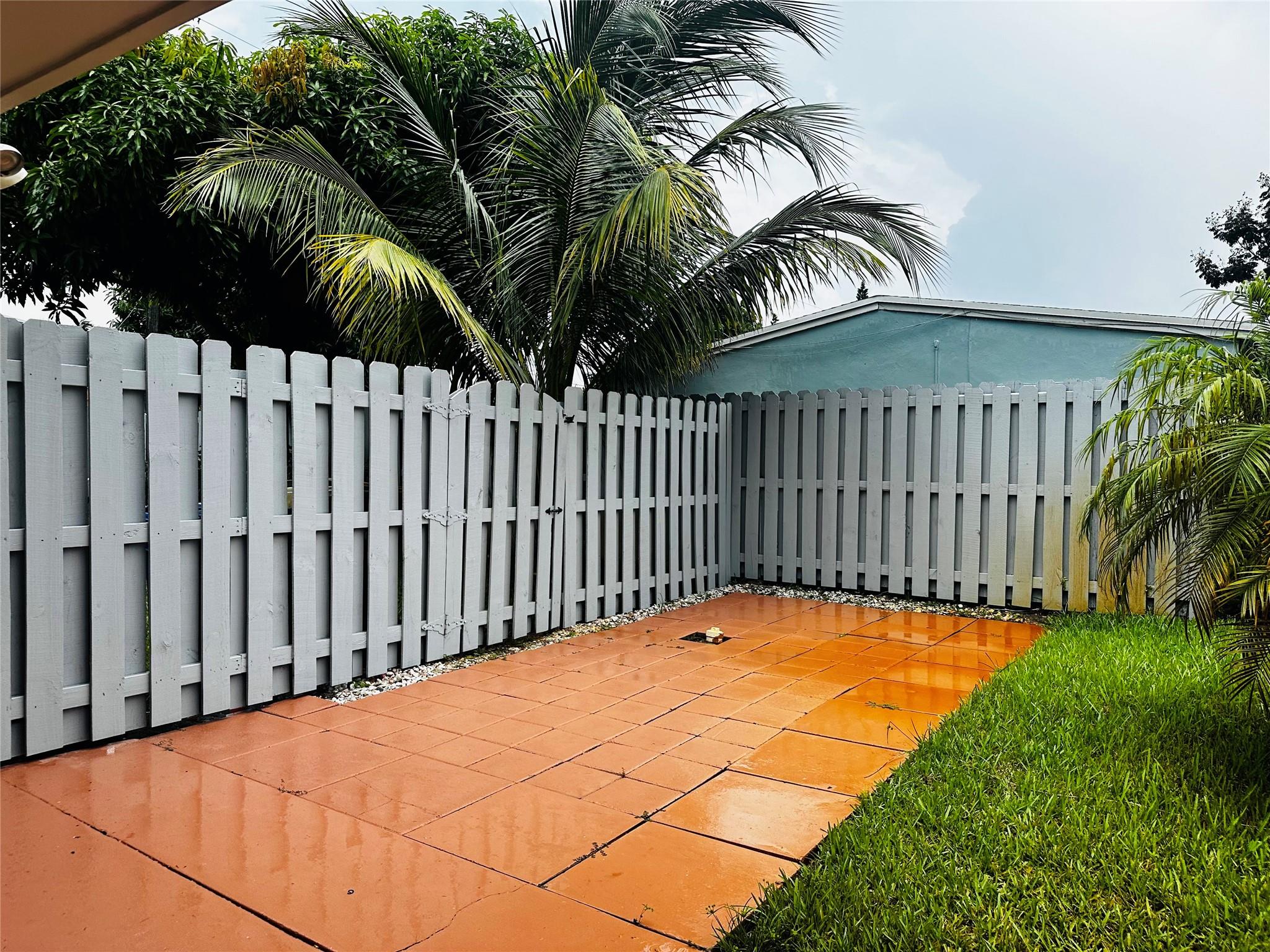 Collier Manor 5th Add 40- - Residential