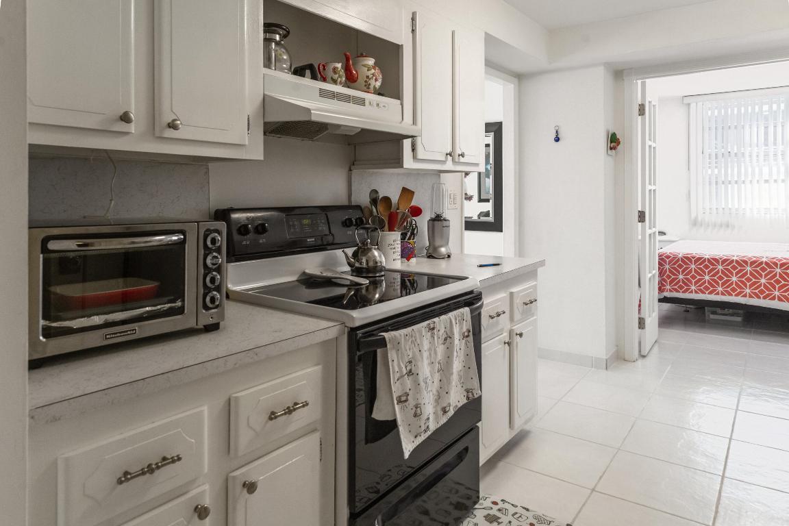 STRATFORD HOUSE CONDO - Residential