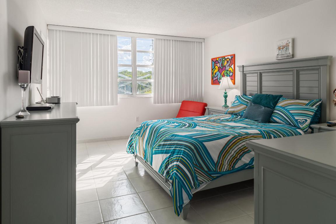 STRATFORD HOUSE CONDO - Residential