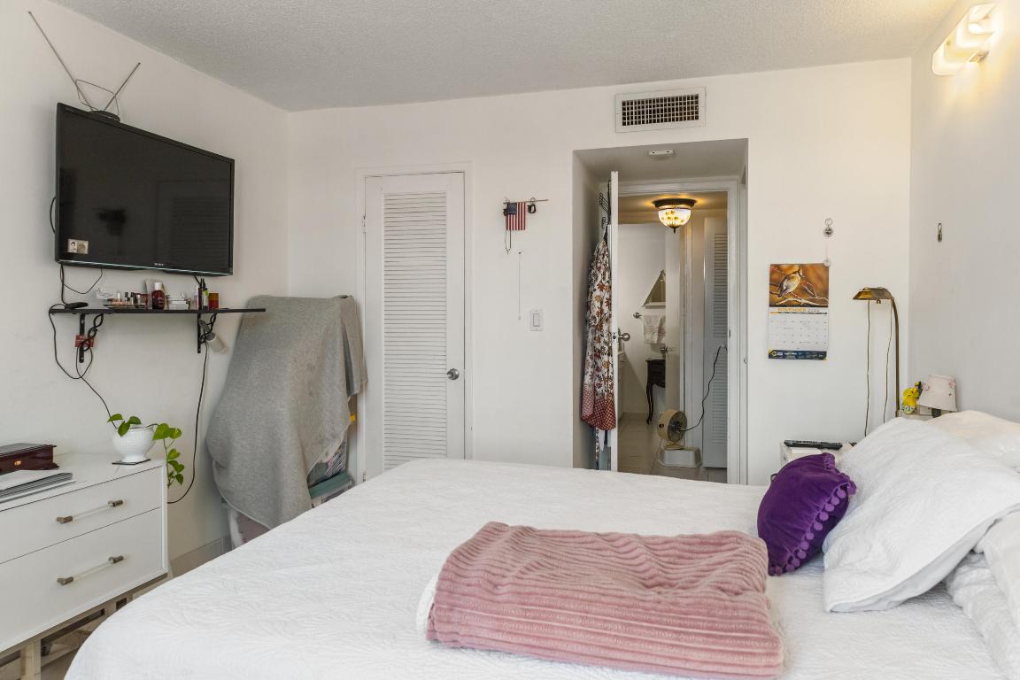 STRATFORD HOUSE CONDO - Residential