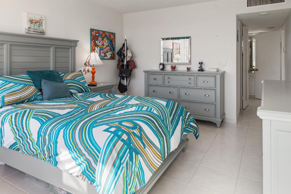 STRATFORD HOUSE CONDO - Residential