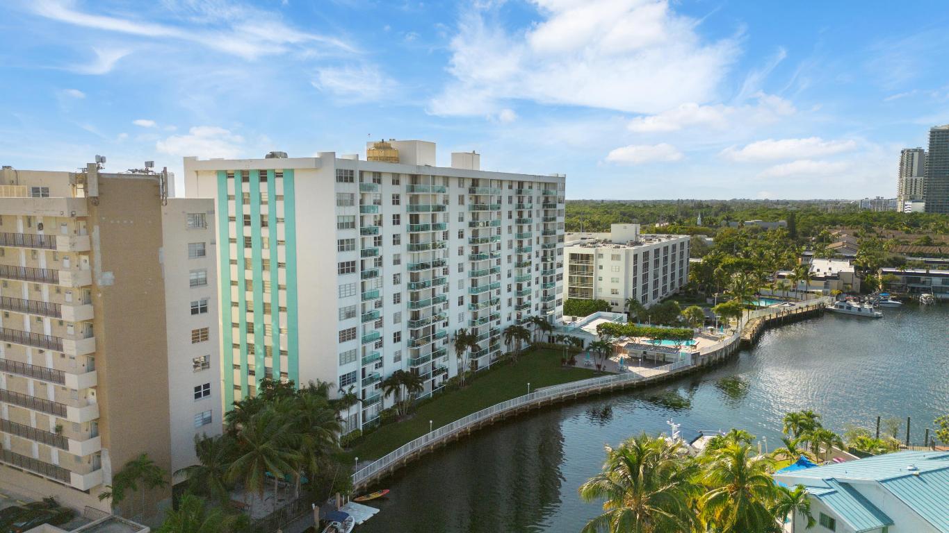 STRATFORD HOUSE CONDO - Residential