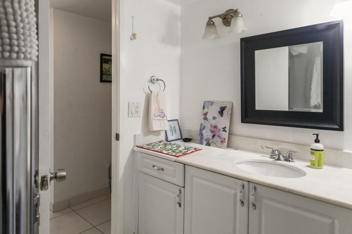 STRATFORD HOUSE CONDO - Residential