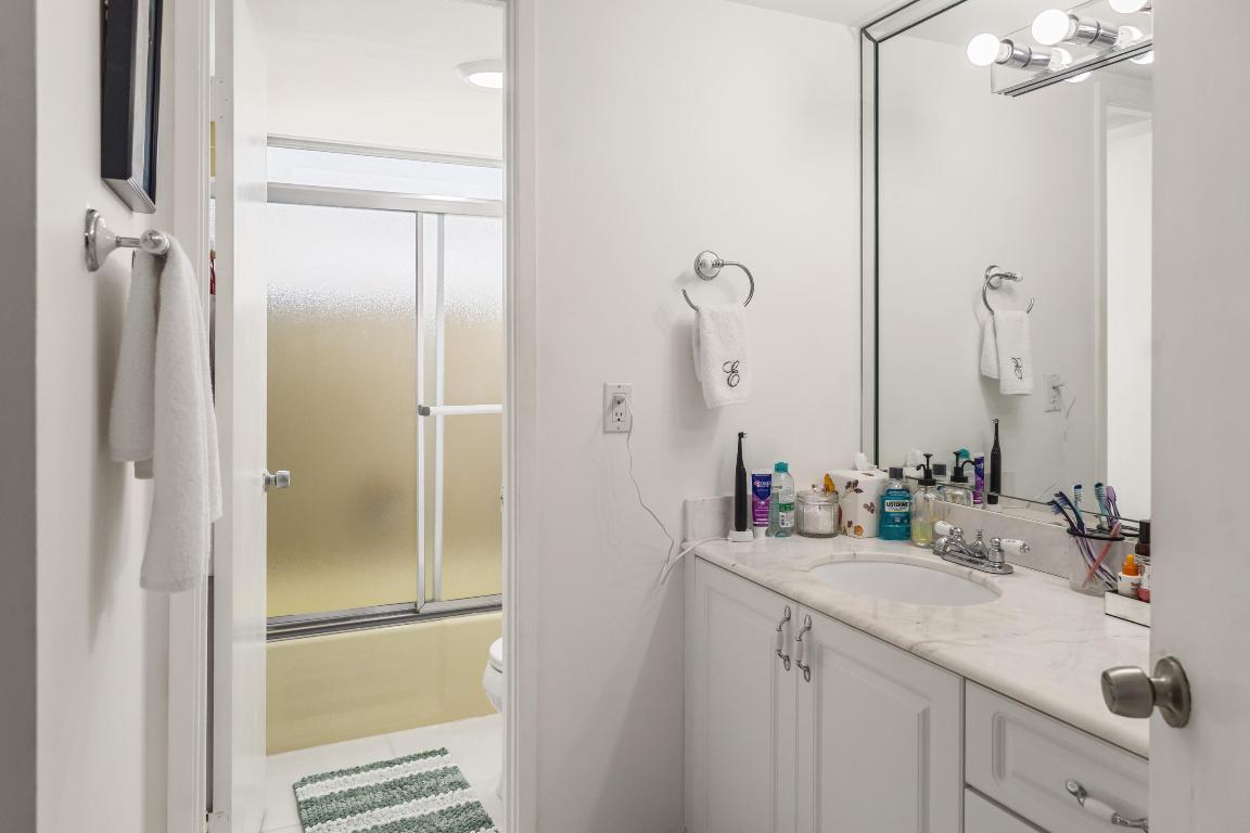 STRATFORD HOUSE CONDO - Residential