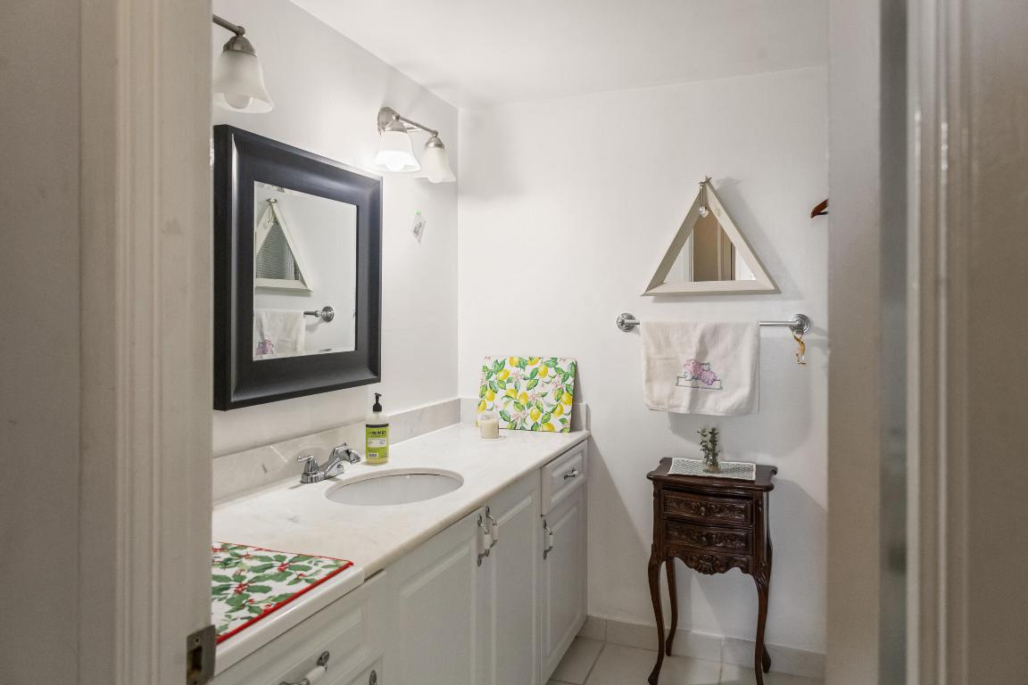 STRATFORD HOUSE CONDO - Residential