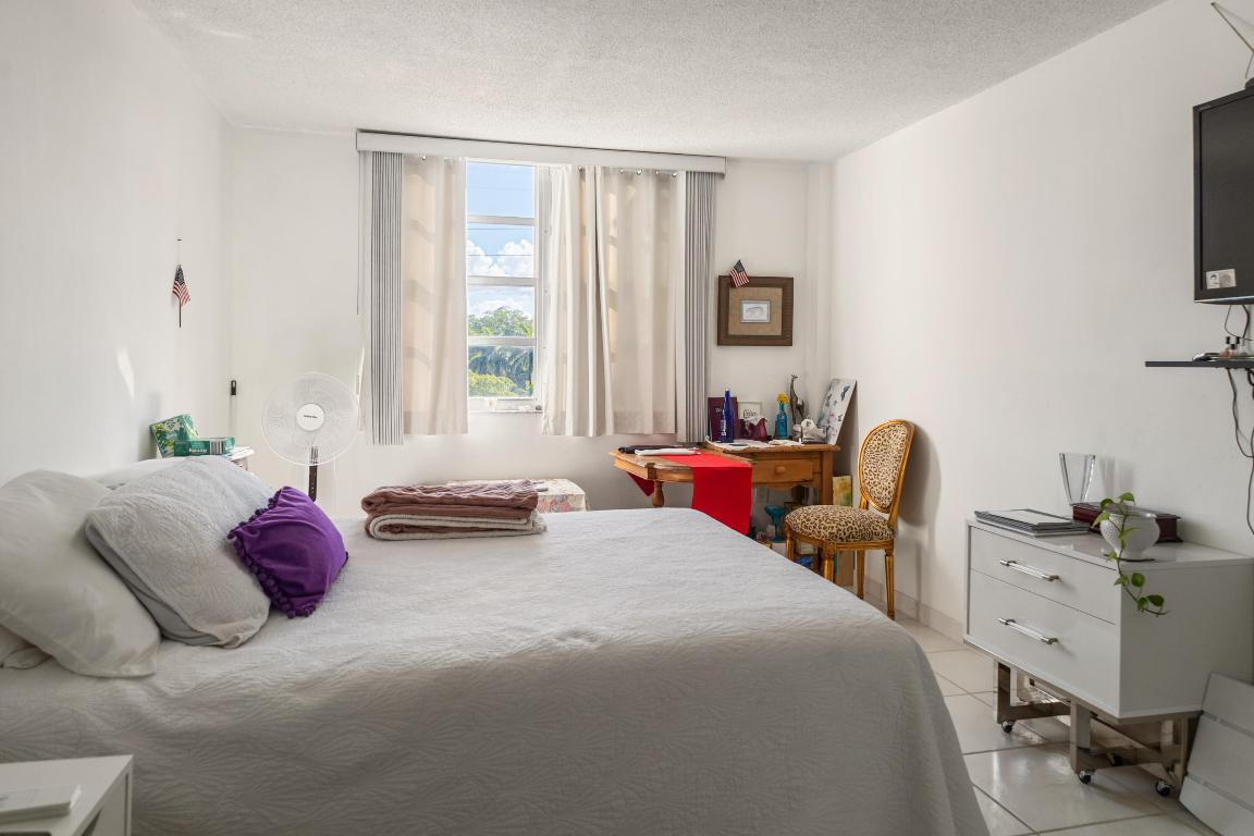 STRATFORD HOUSE CONDO - Residential