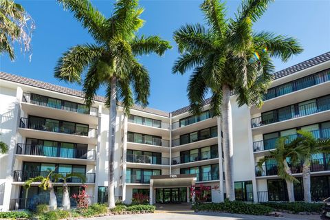 Condominium in Fort Lauderdale FL 1101 River Reach Dr.jpg
