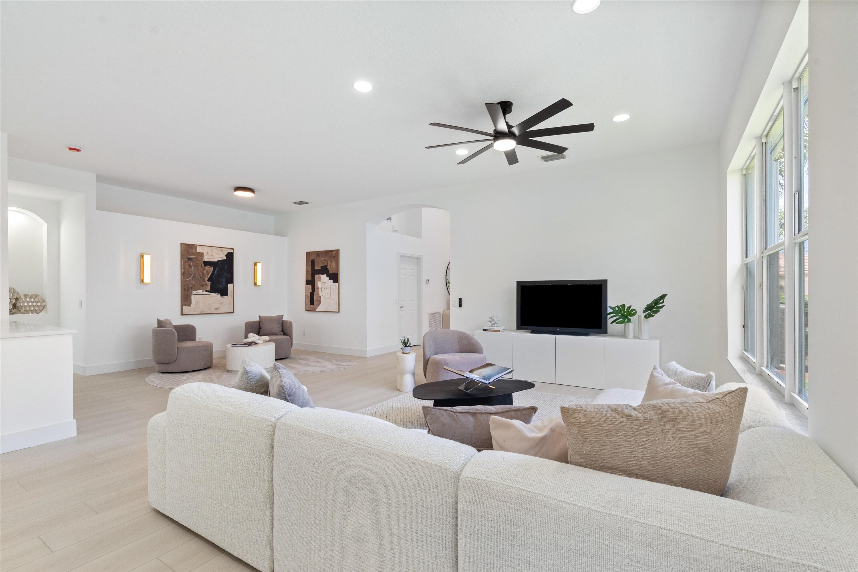 VALENCIA FALLS 7 - Residential