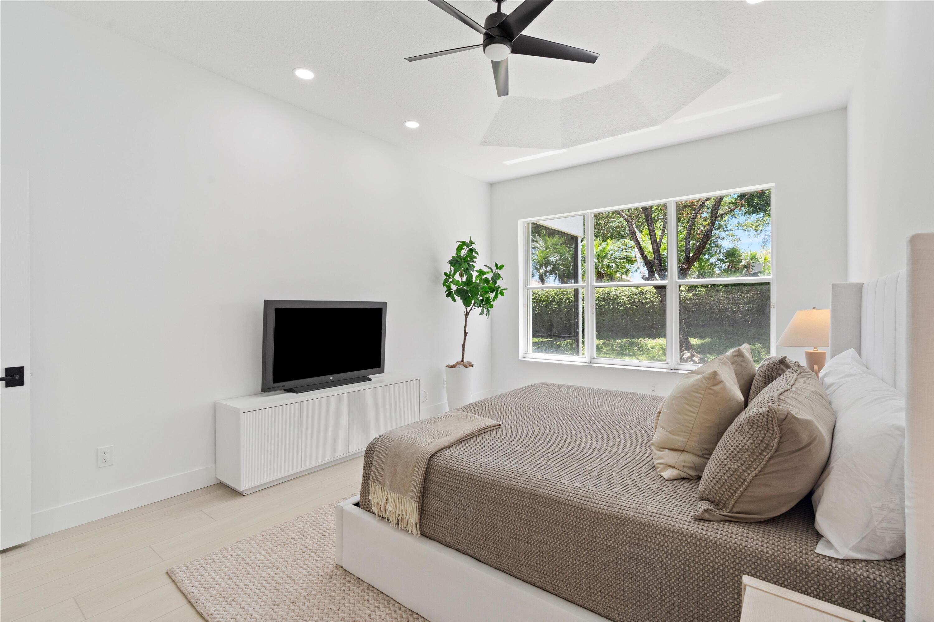 VALENCIA FALLS 7 - Residential