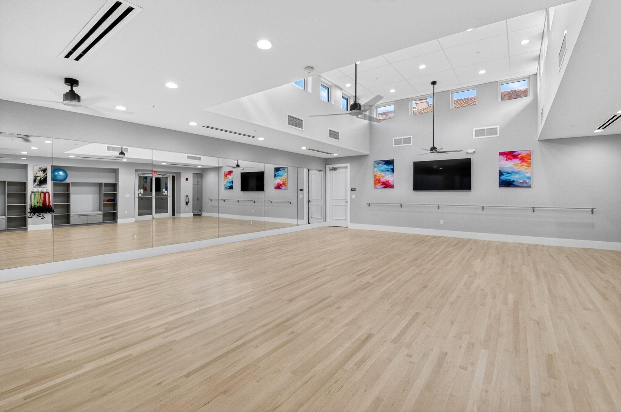 VALENCIA FALLS 7 - Residential