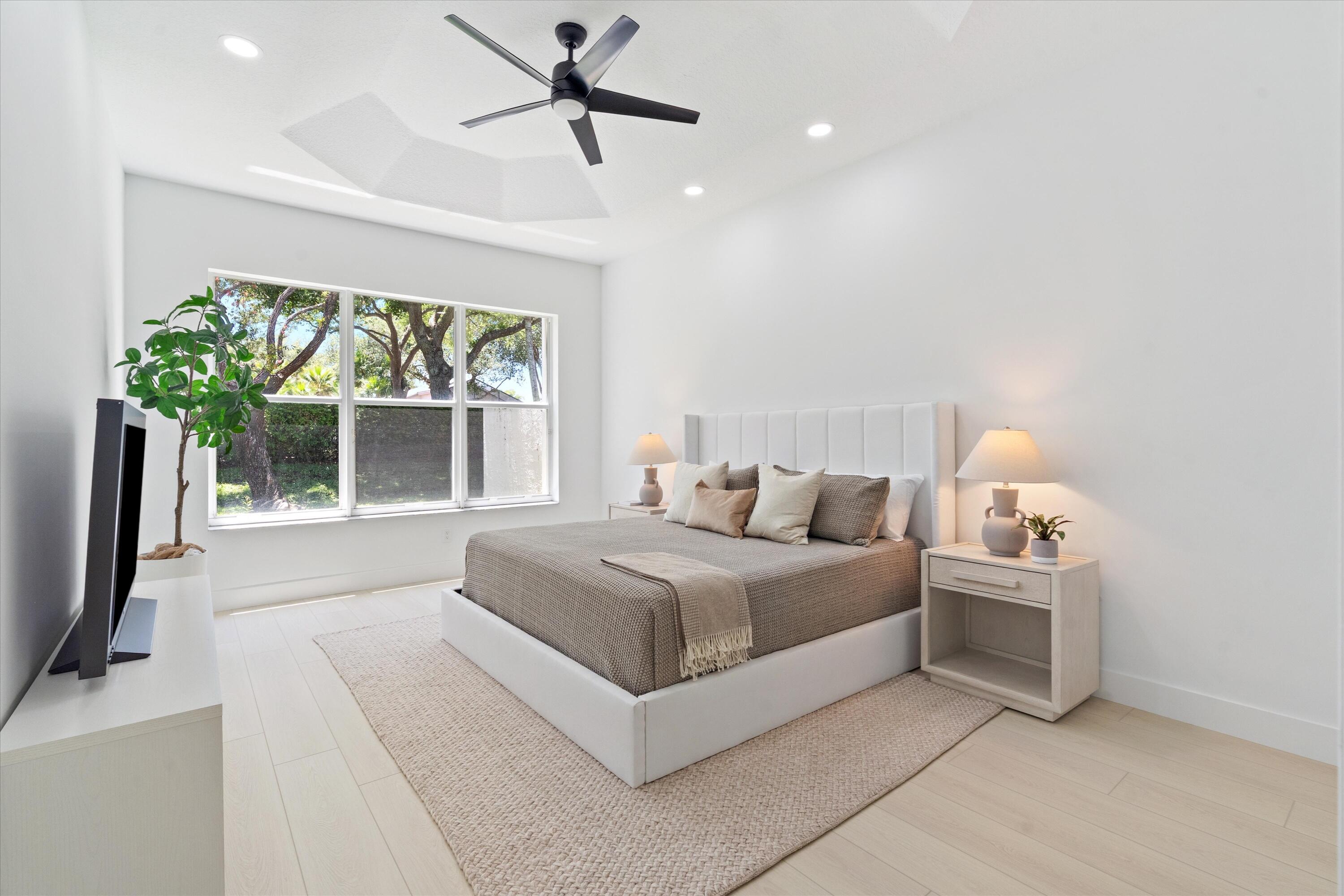 VALENCIA FALLS 7 - Residential