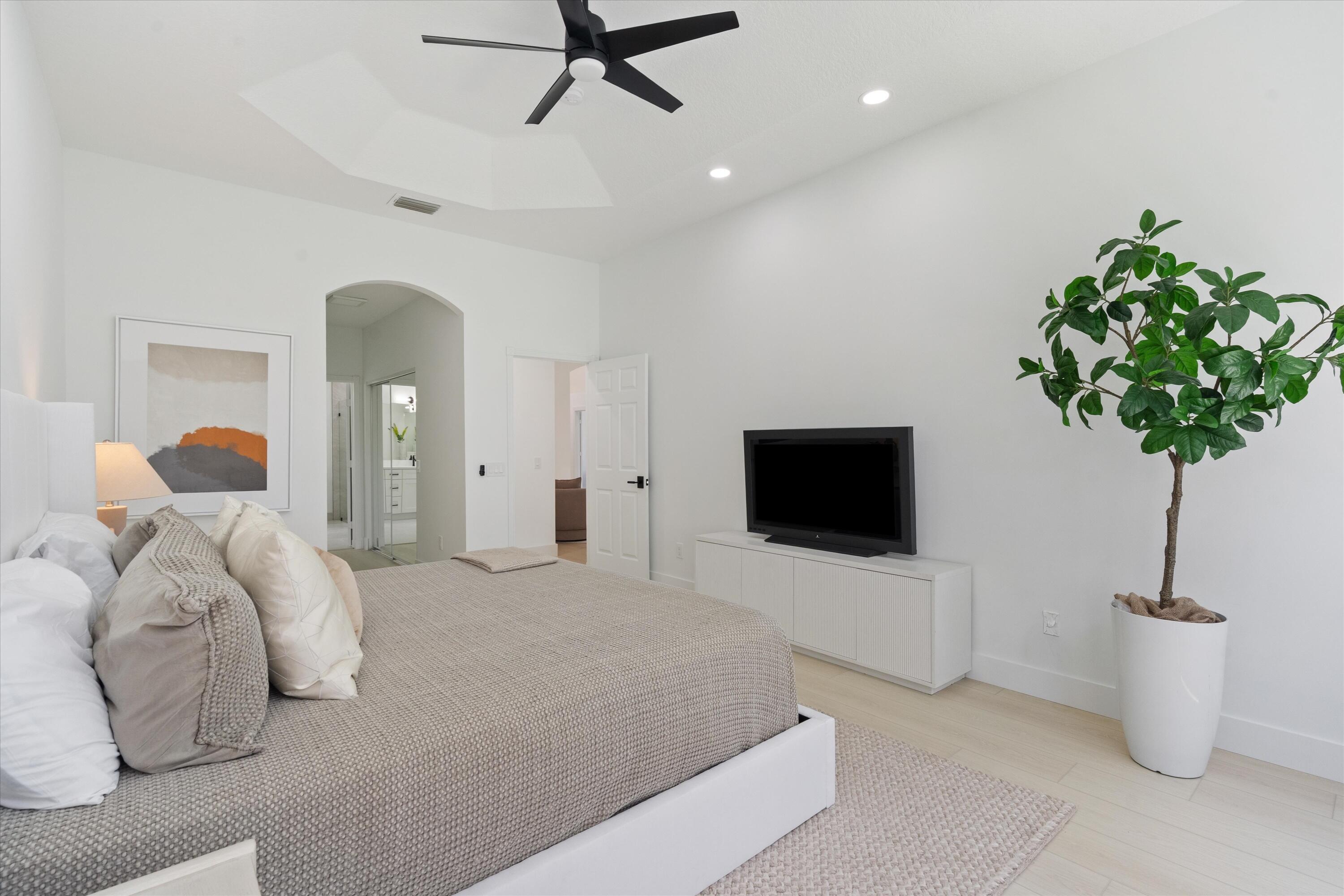 VALENCIA FALLS 7 - Residential