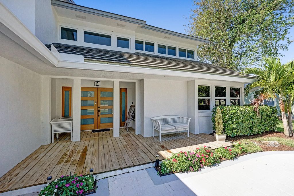Photo of 21 Marlwood Lane, Palm Beach Gardens, FL 33418 (MLS # R10919413)
