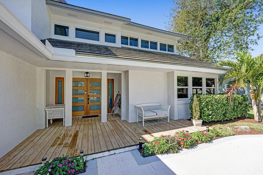 Photo of 21 Marlwood Lane, Palm Beach Gardens, FL 33418 (MLS # R10919413)