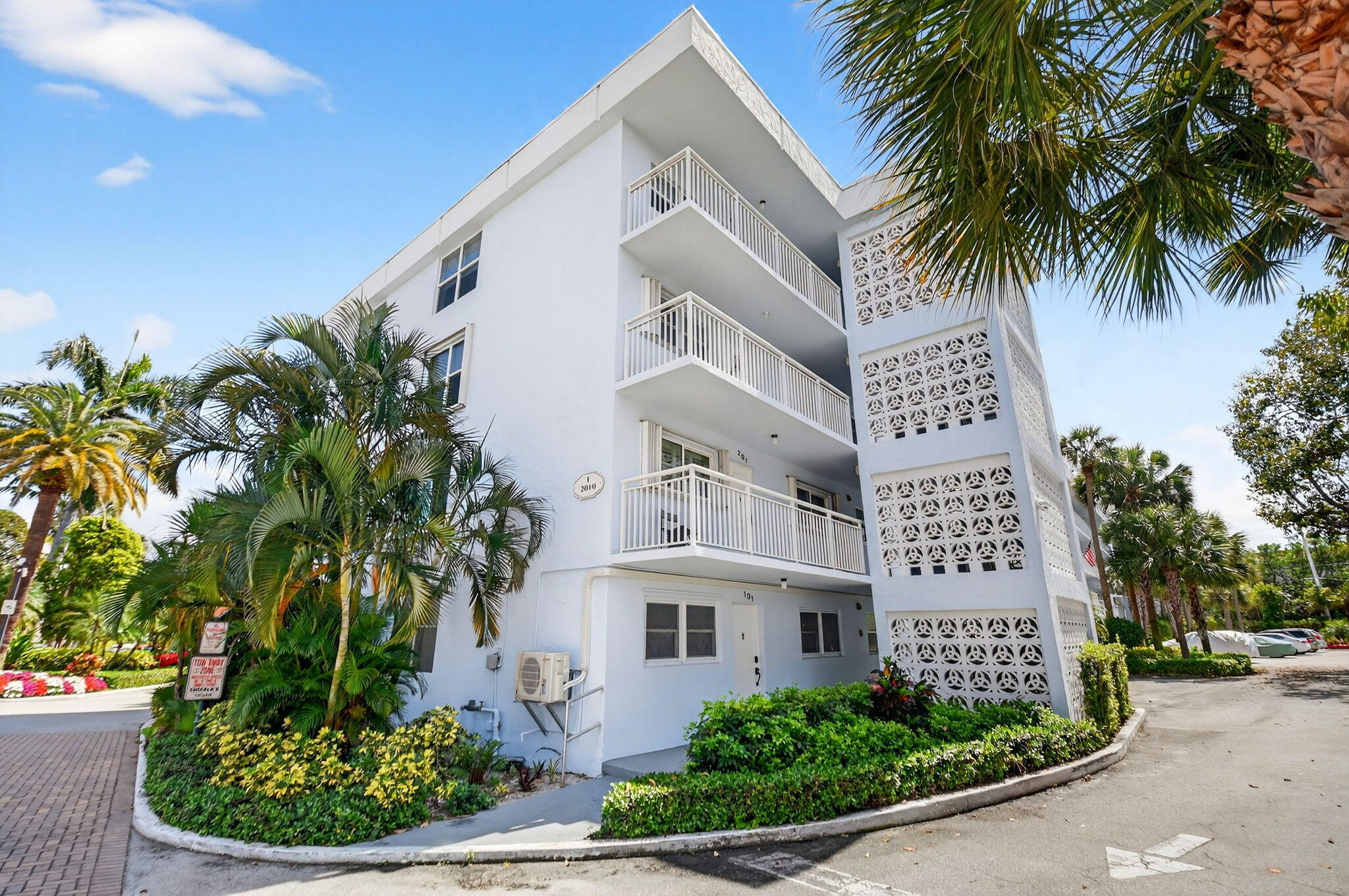 SEAGATE OF GULFSTREAM CONDO - Residential