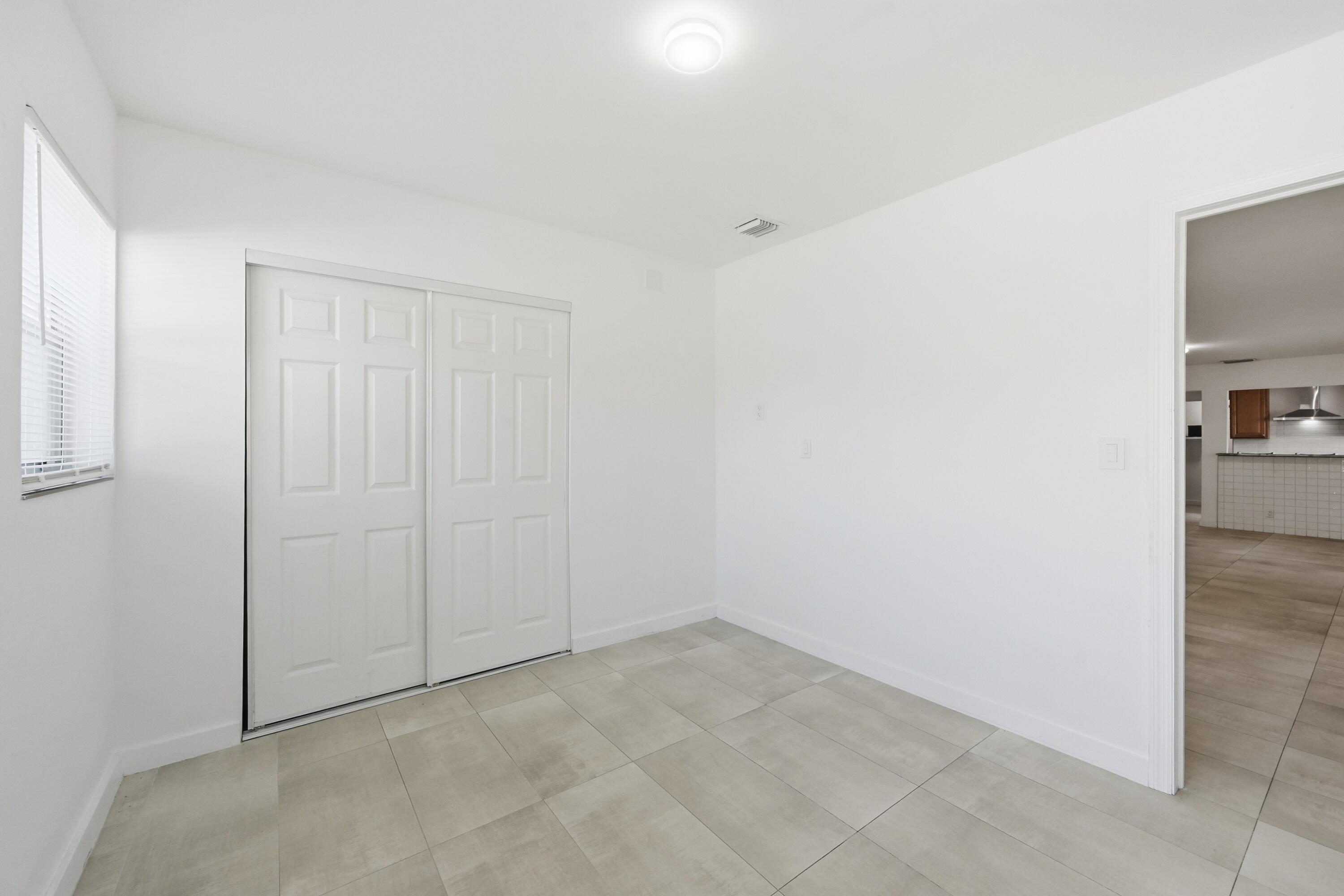 OAKLAND PARK SECOND ADD - Residential Income