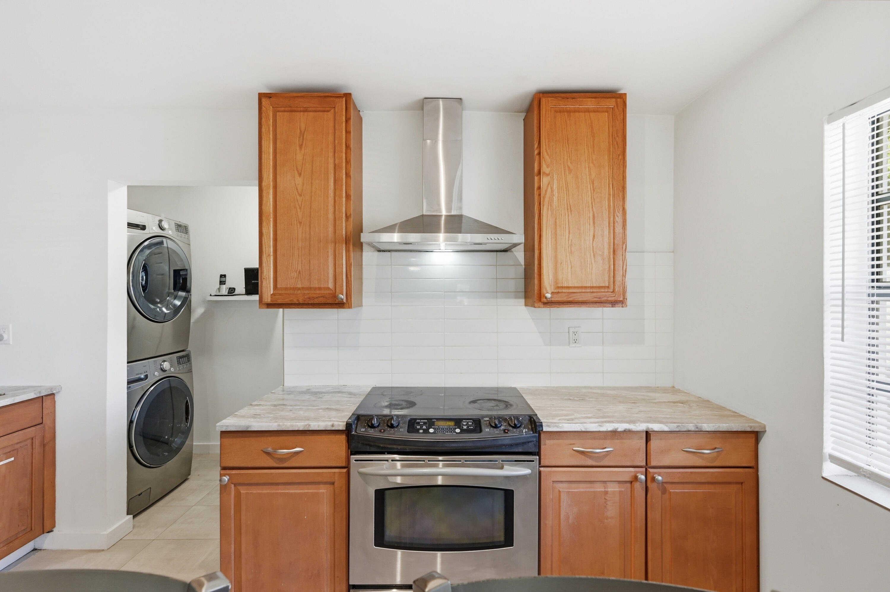 OAKLAND PARK SECOND ADD - Residential Income